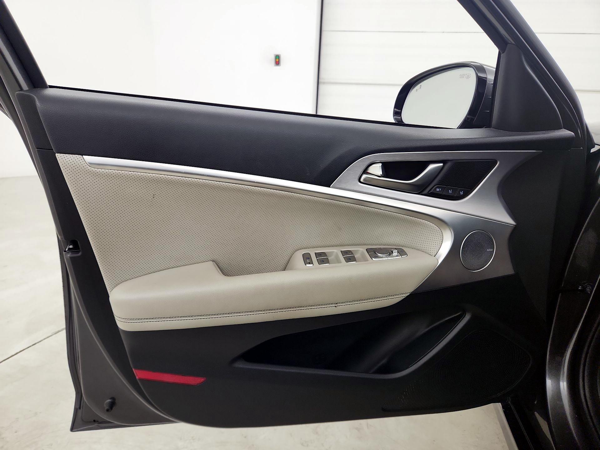 Thumbnail: 2021 Genesis G70 - 12