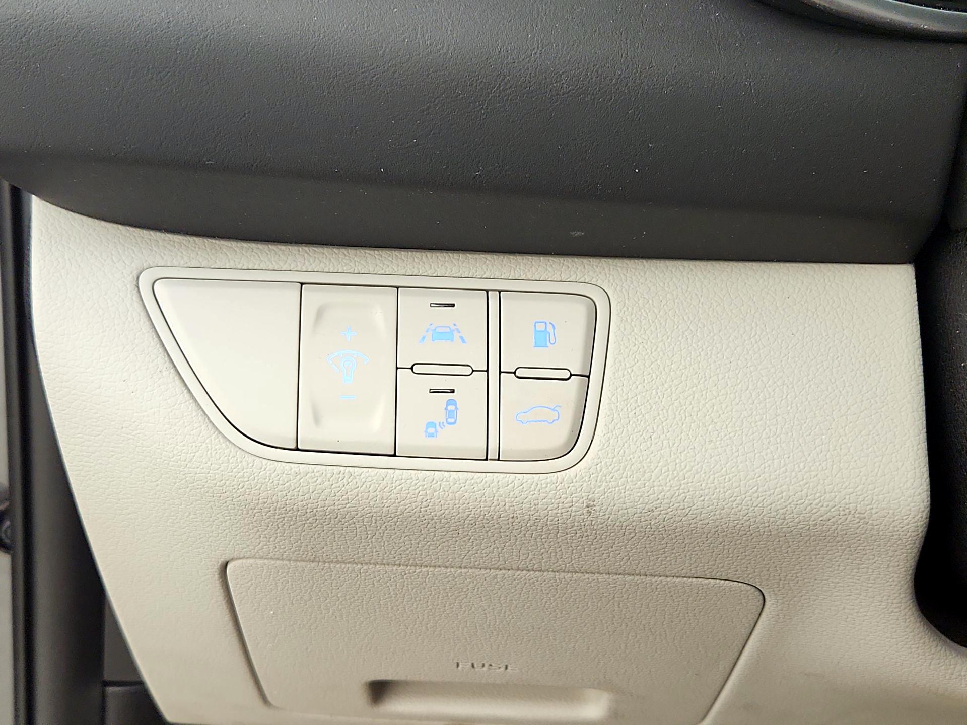 Thumbnail: 2021 Genesis G70 - 13