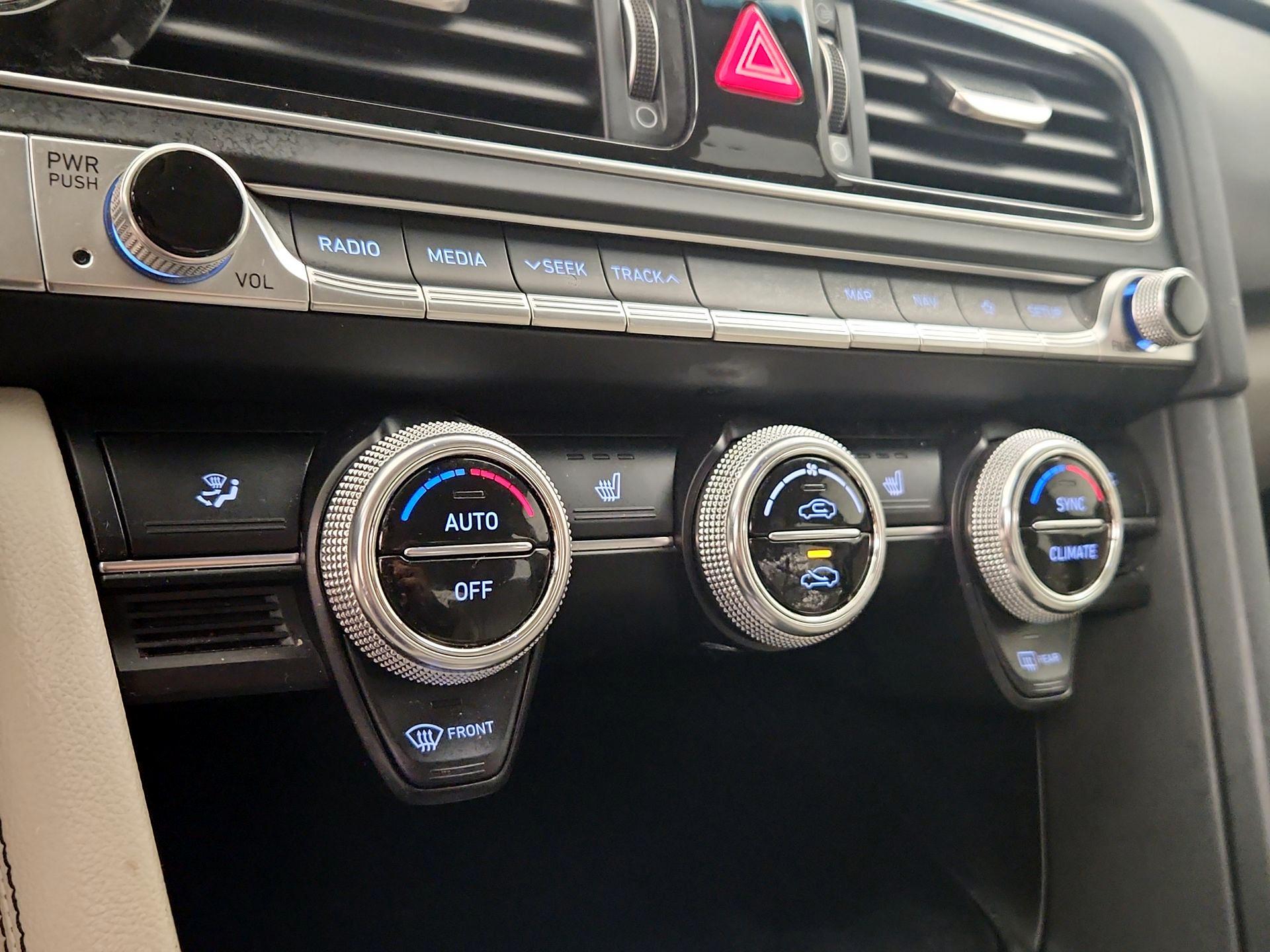 Thumbnail: 2021 Genesis G70 - 17