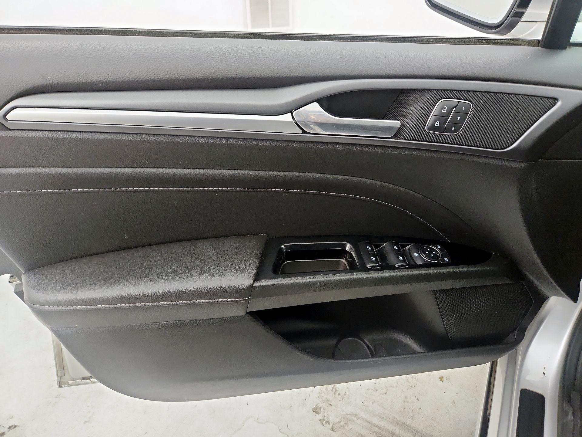Thumbnail: 2014 Ford Fusion - 12
