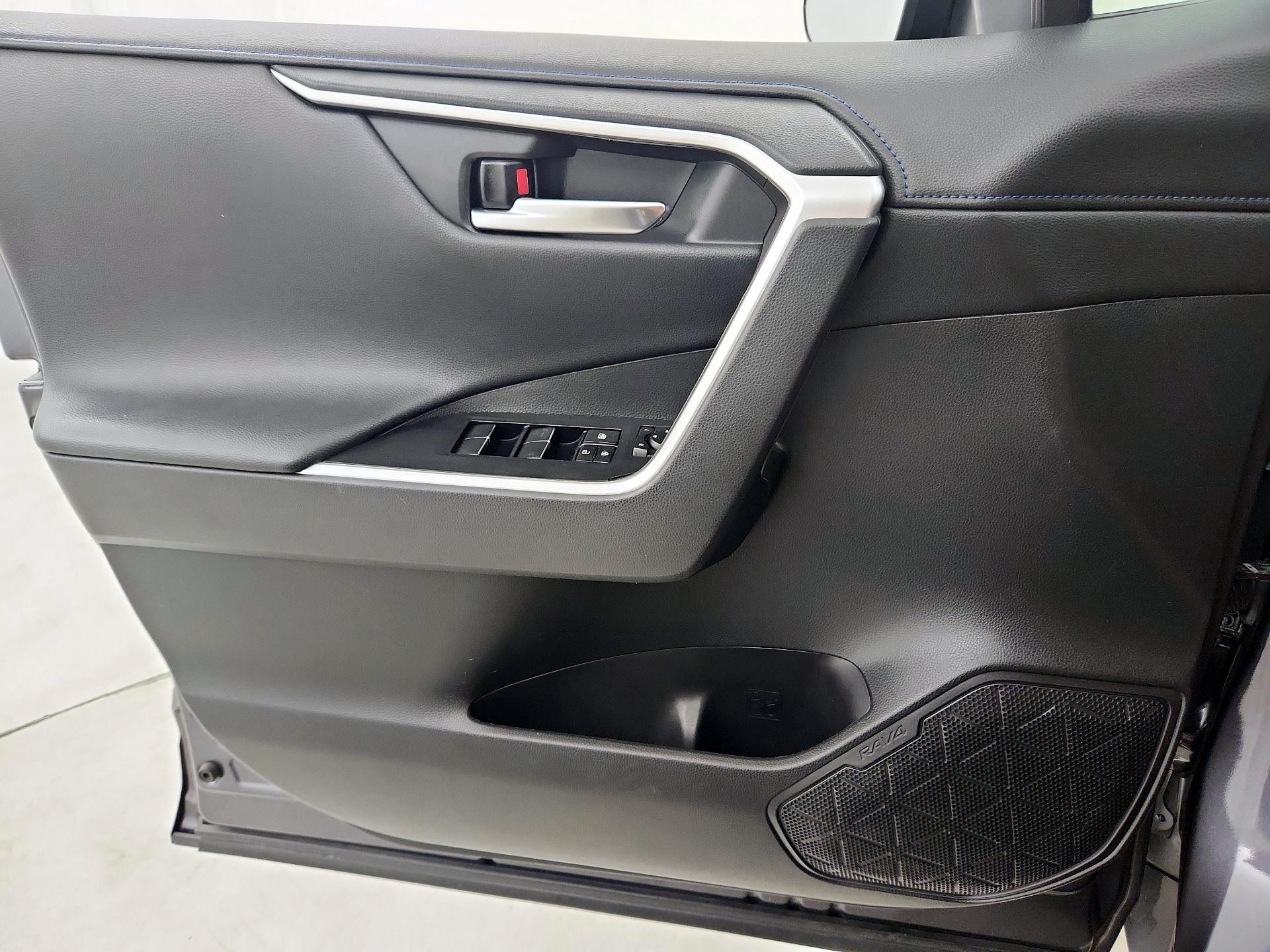 Thumbnail: 2021 Toyota RAV4 - 12