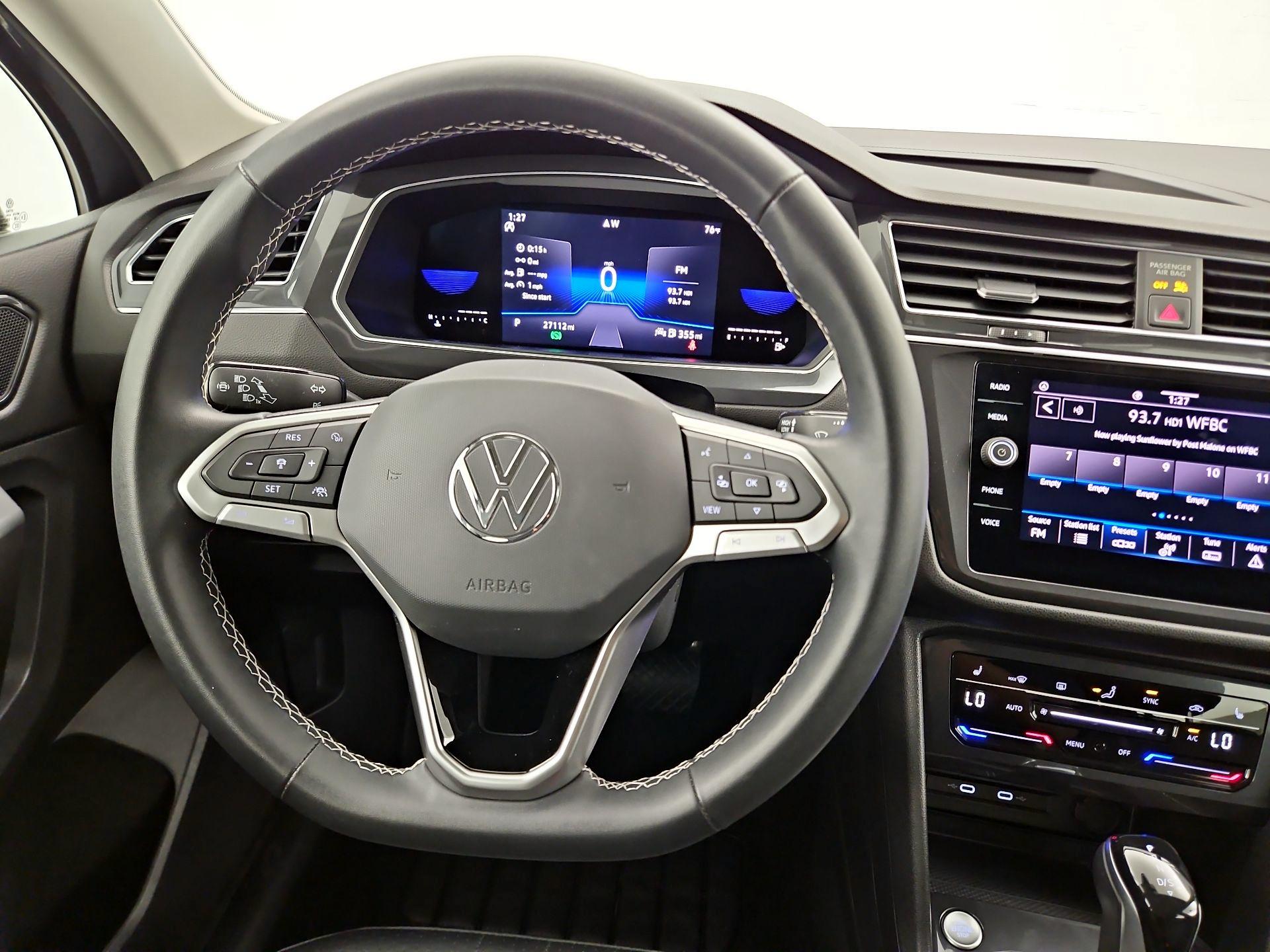 Thumbnail: 2022 Volkswagen Tiguan - 10