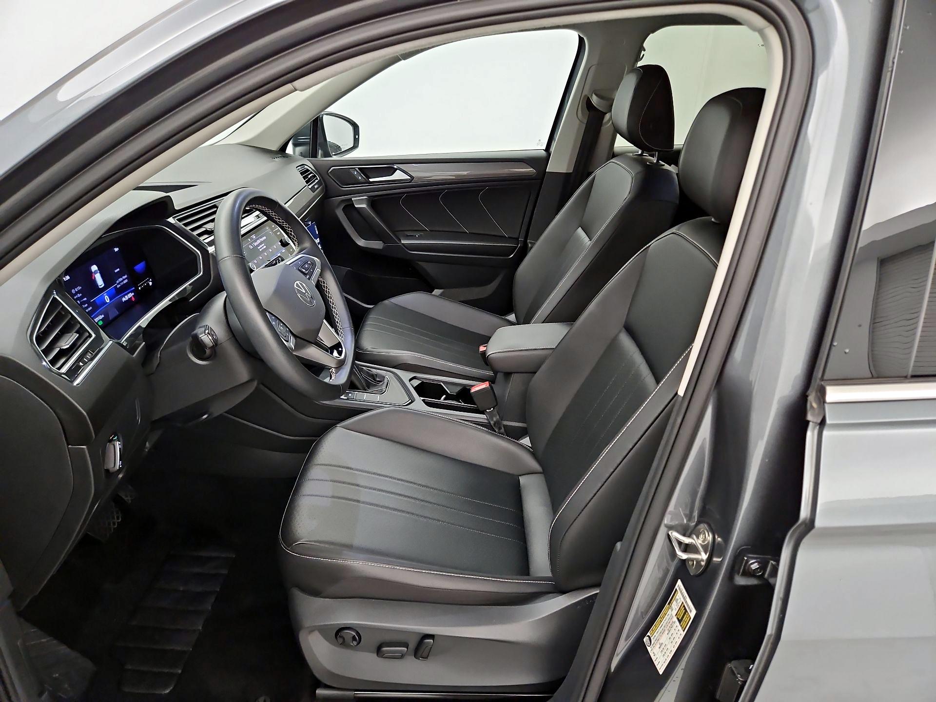 Thumbnail: 2022 Volkswagen Tiguan - 11