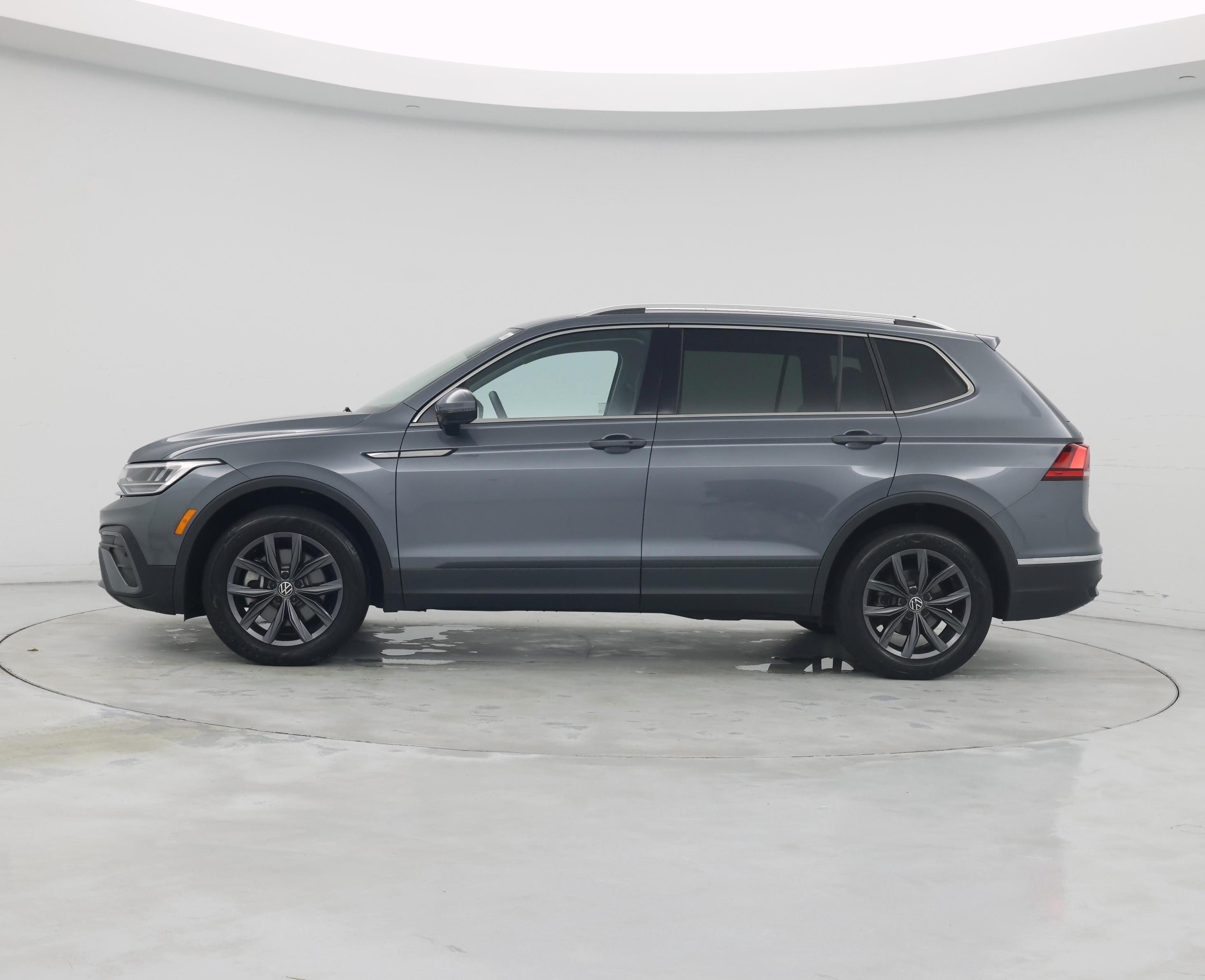 Thumbnail: 2022 Volkswagen Tiguan - 3