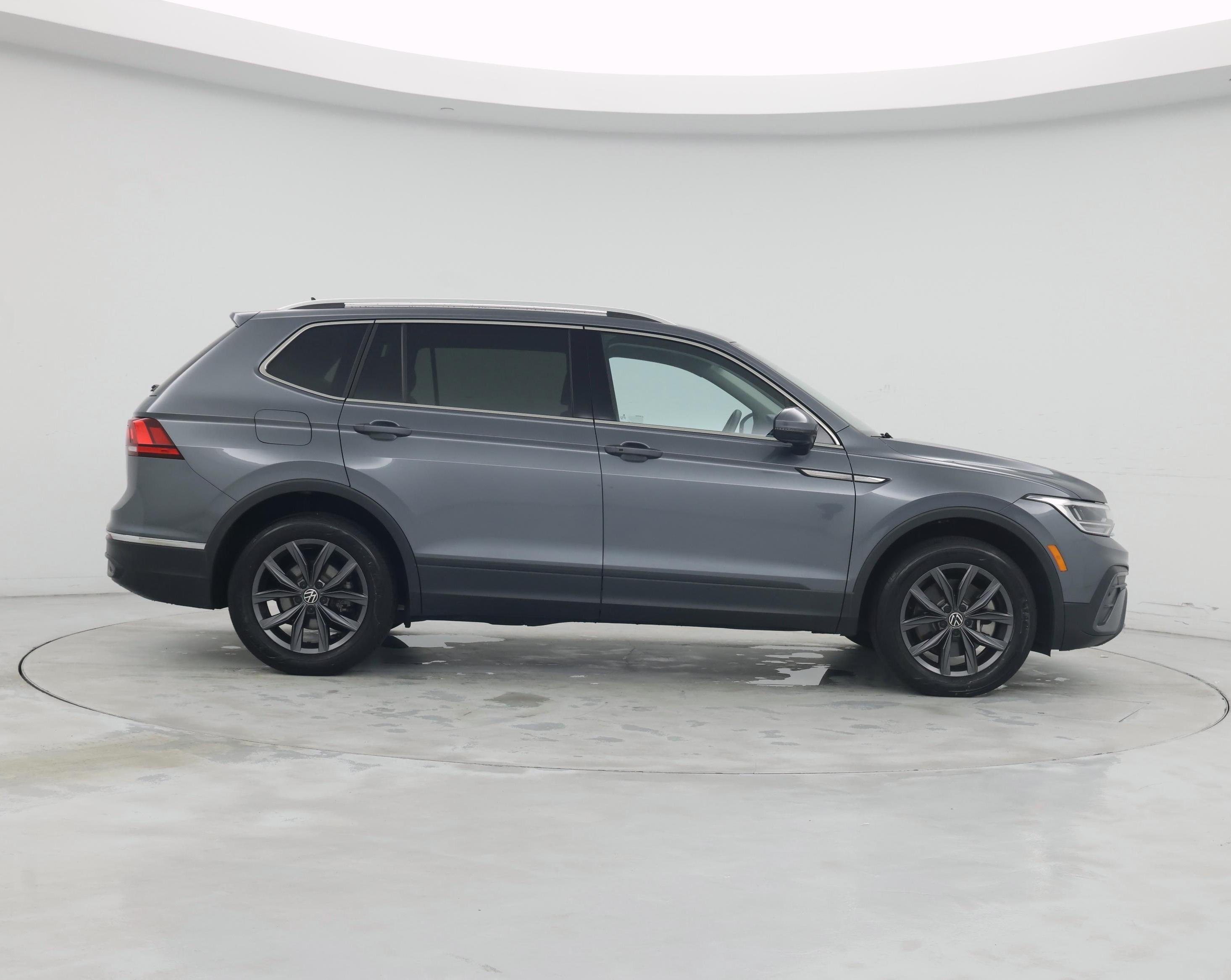 Thumbnail: 2022 Volkswagen Tiguan - 7