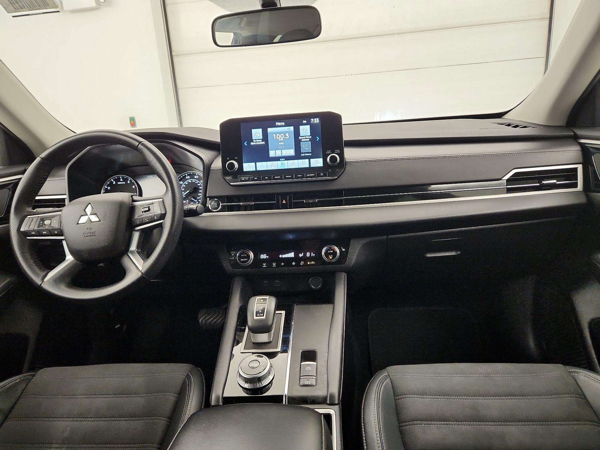Thumbnail: 2023 Mitsubishi Outlander - 9