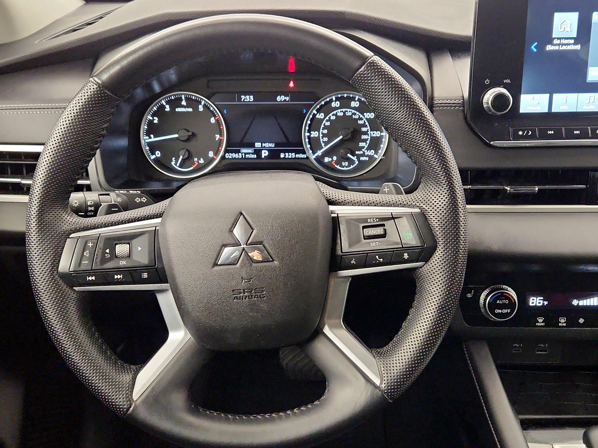 Thumbnail: 2023 Mitsubishi Outlander - 10