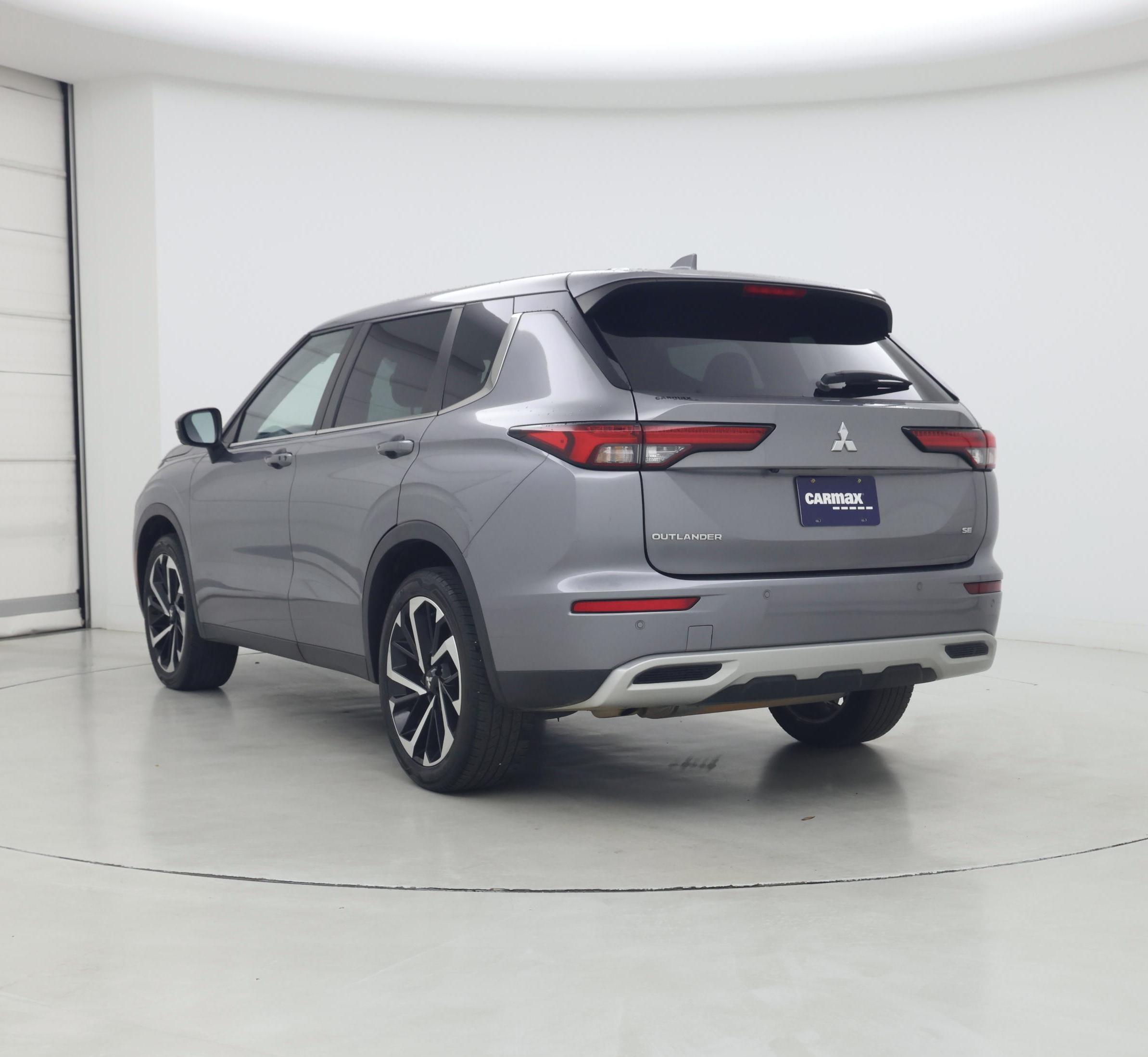 Thumbnail: 2023 Mitsubishi Outlander - 2