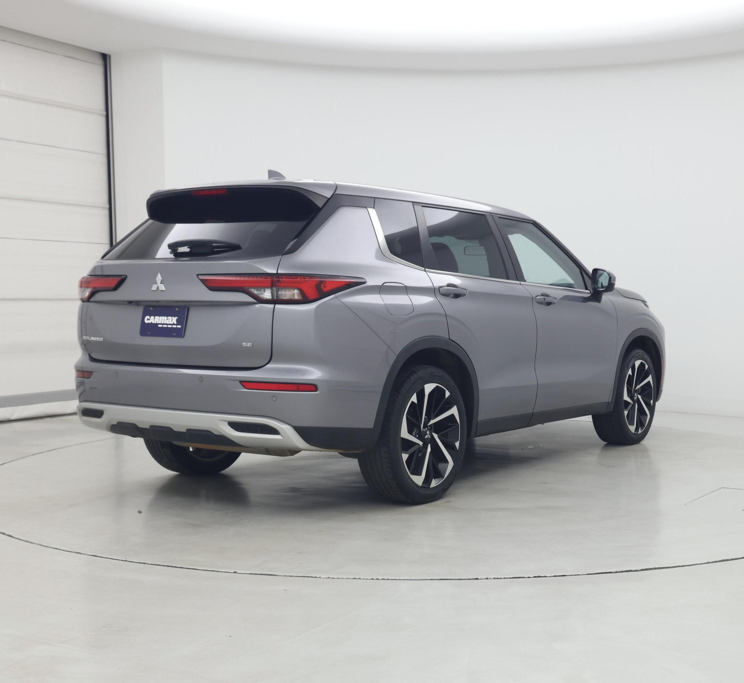 Thumbnail: 2023 Mitsubishi Outlander - 8