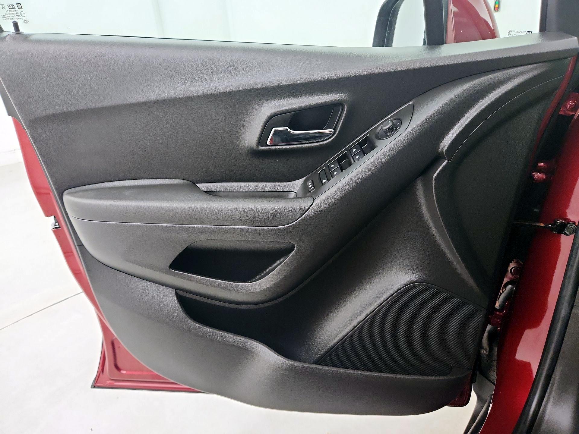 Thumbnail: 2021 Chevrolet Trax - 12