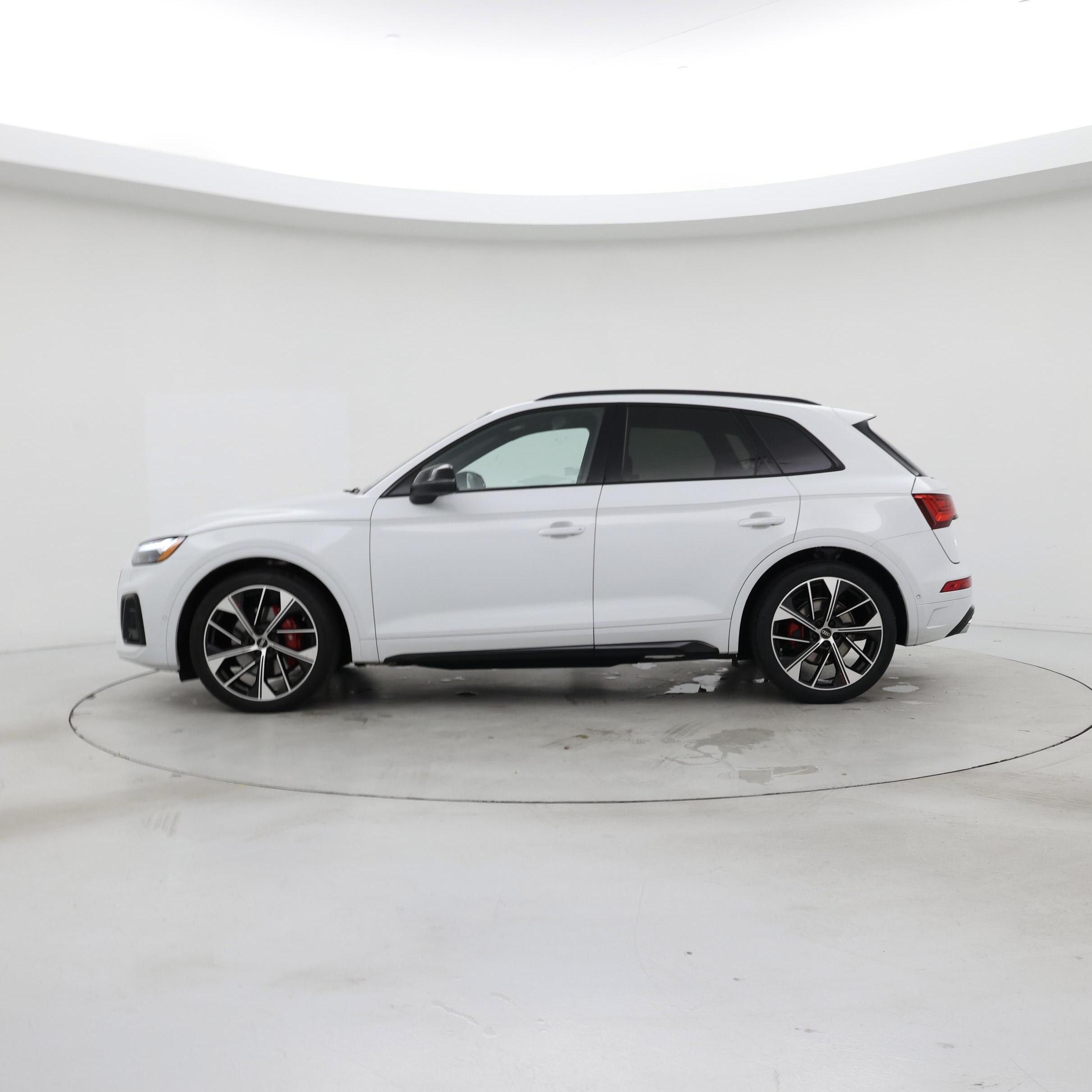 Thumbnail: 2023 Audi SQ5 - 3