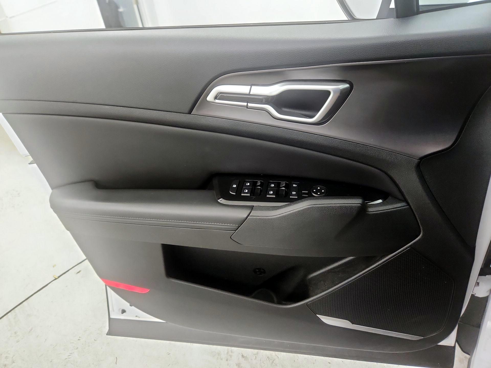 Thumbnail: 2023 Kia Sportage - 12