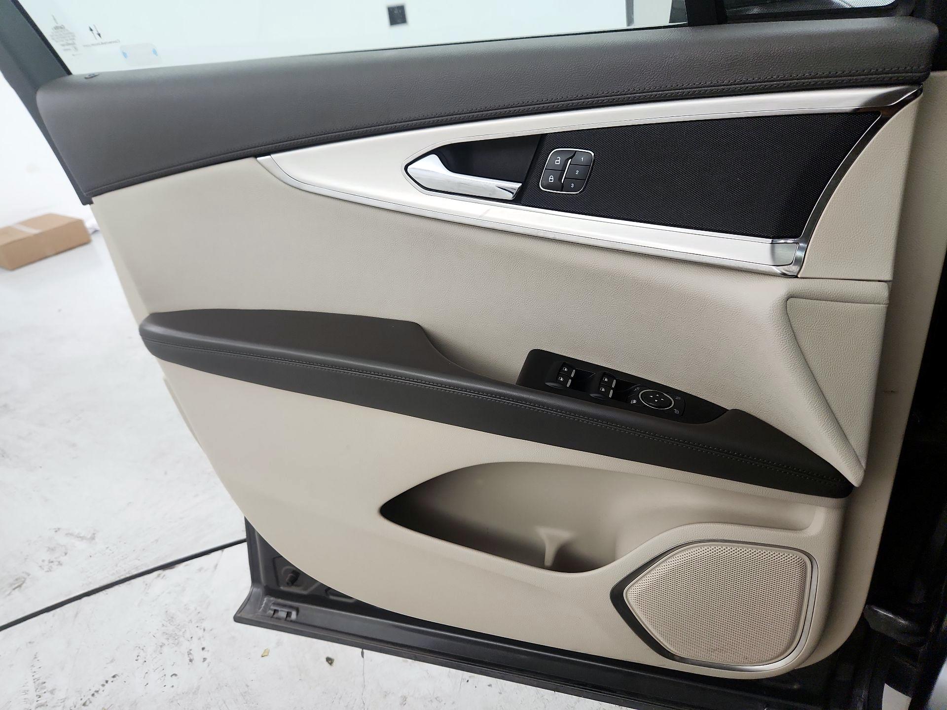 Thumbnail: 2020 Lincoln Nautilus - 10