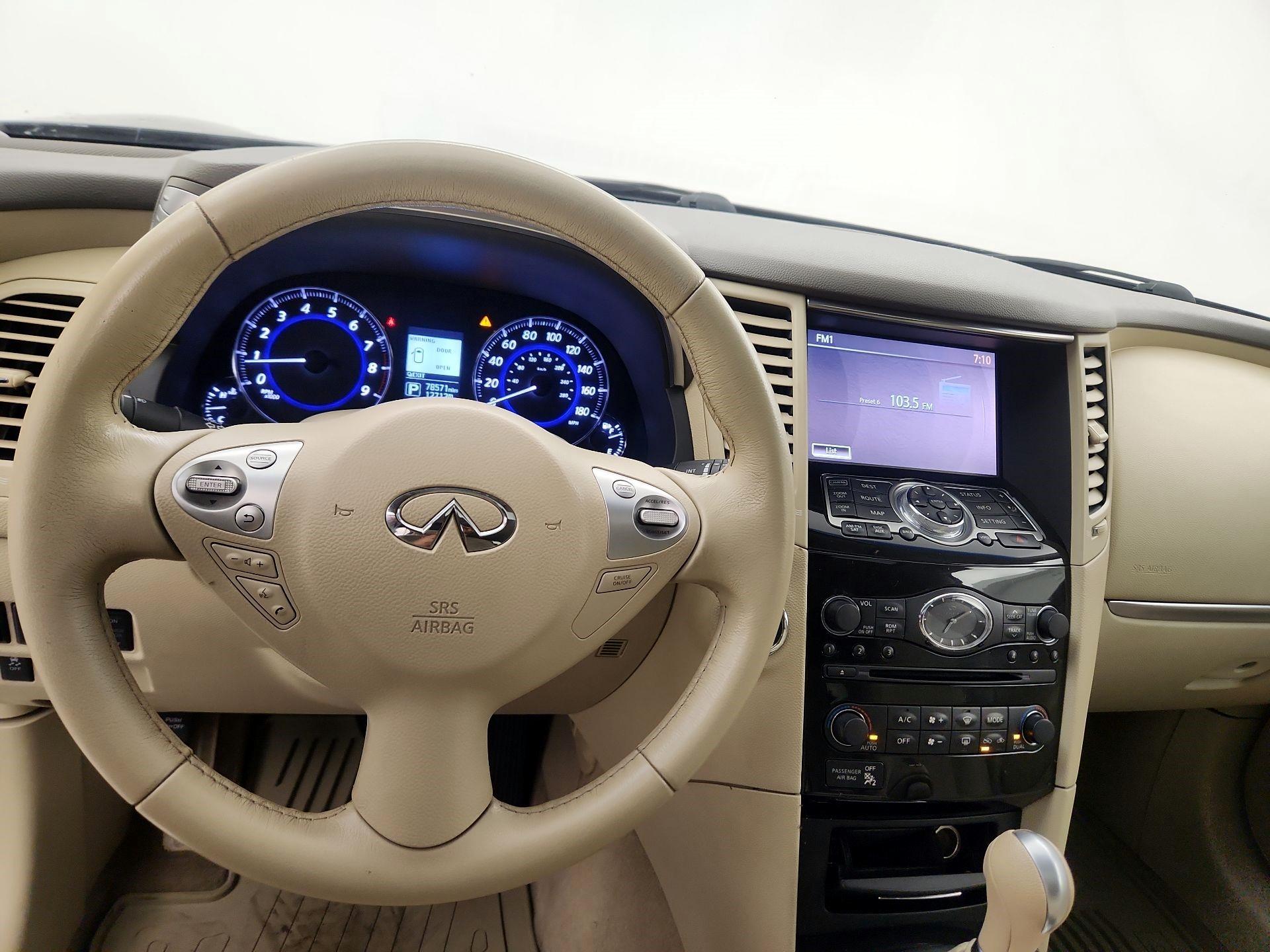 Thumbnail: 2015 INFINITI QX70 - 9