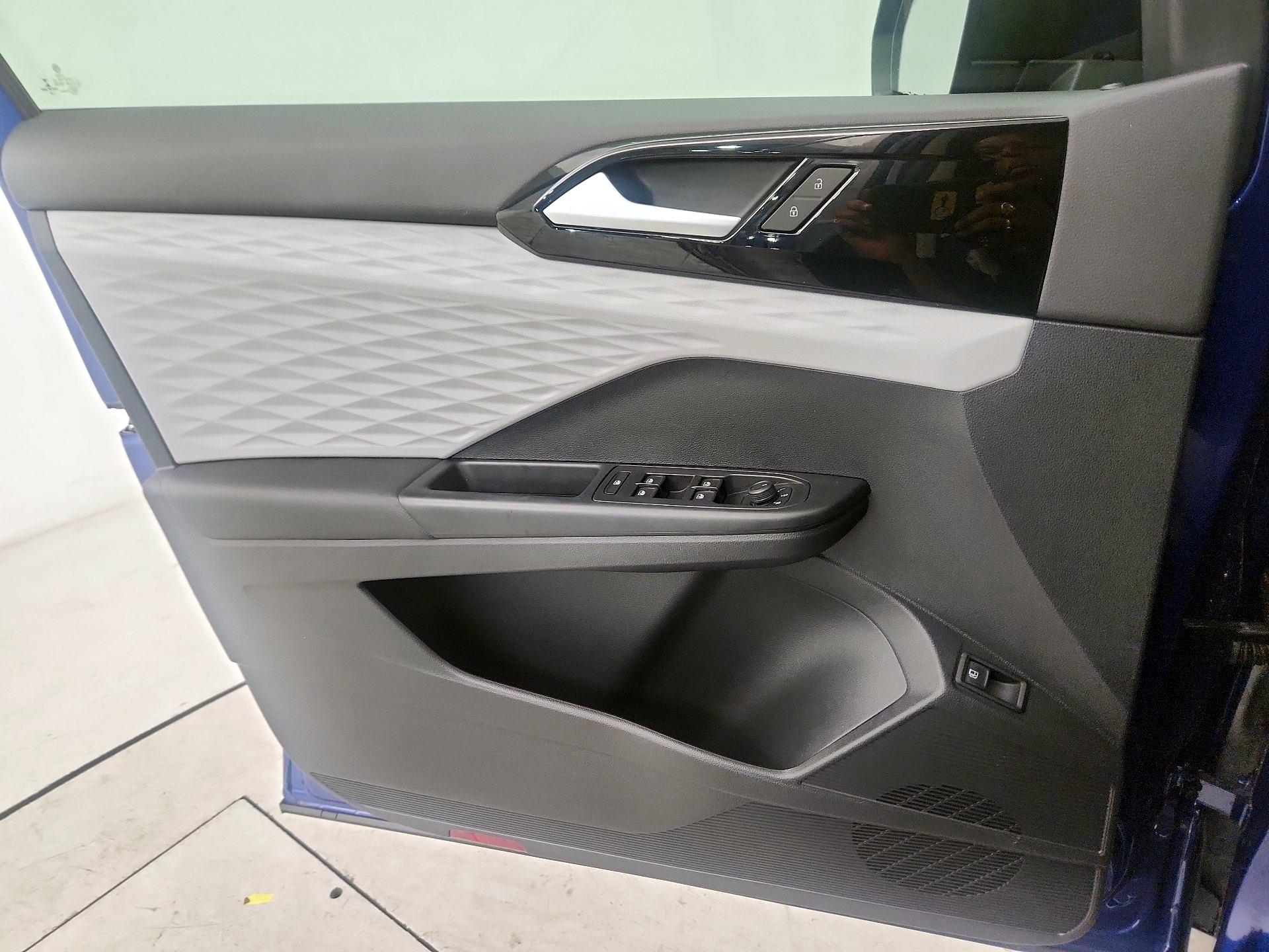 Thumbnail: 2022 Volkswagen Taos - 10
