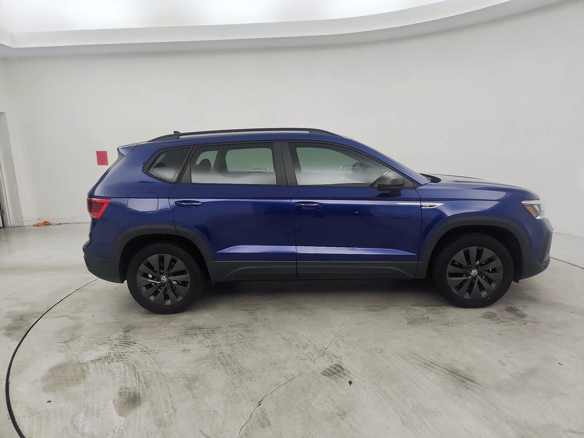 Thumbnail: 2022 Volkswagen Taos - 4