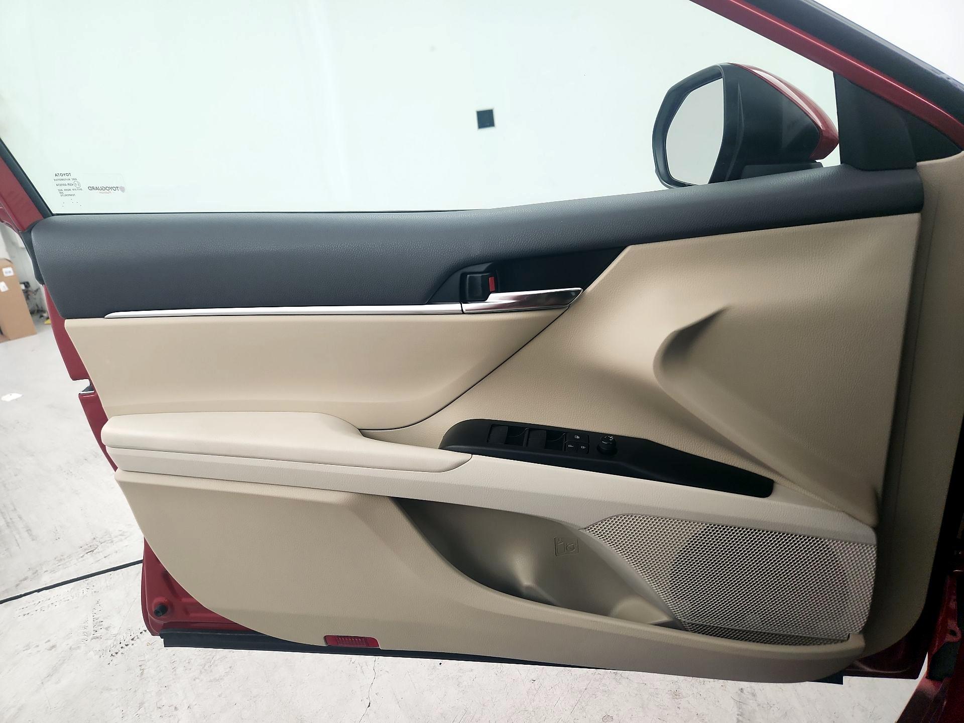 Thumbnail: 2023 Toyota Camry - 10