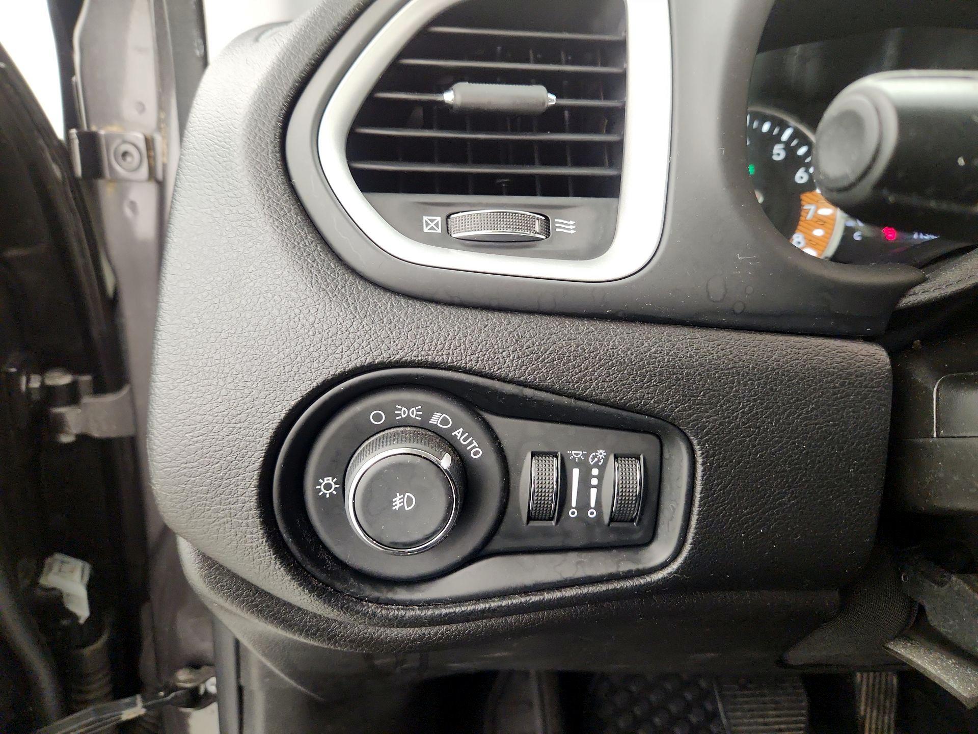 Thumbnail: 2019 Jeep Renegade - 13