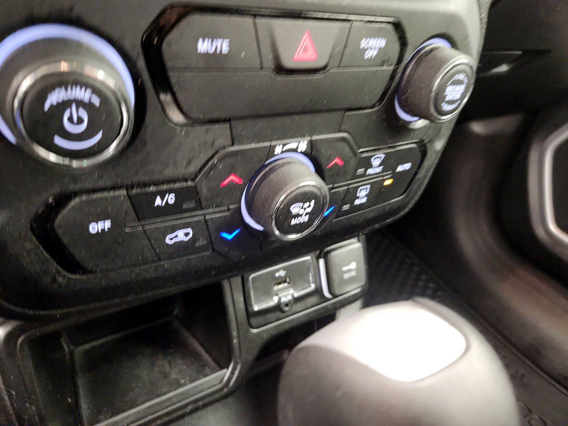 Thumbnail: 2019 Jeep Renegade - 16