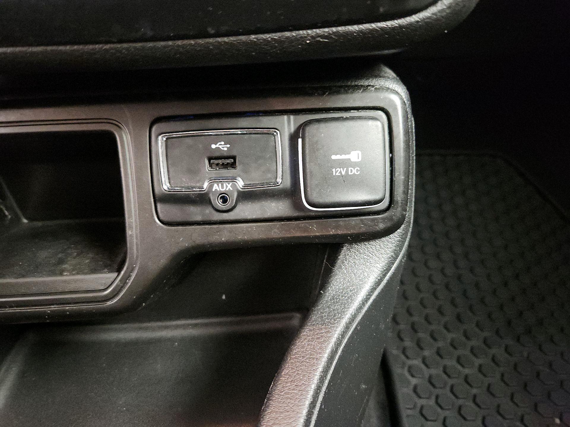 Thumbnail: 2019 Jeep Renegade - 18