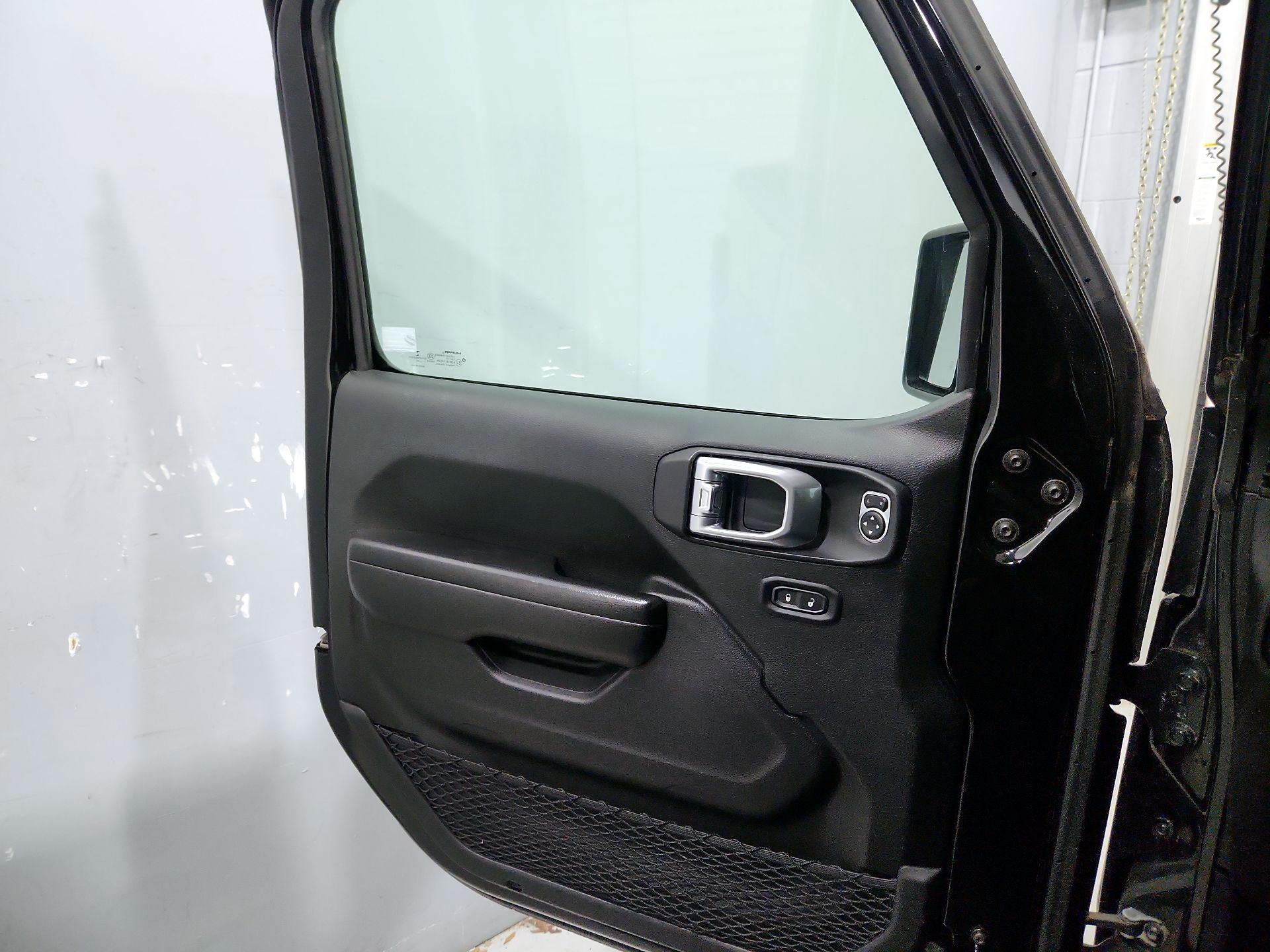 Thumbnail: 2020 Jeep Gladiator - 12