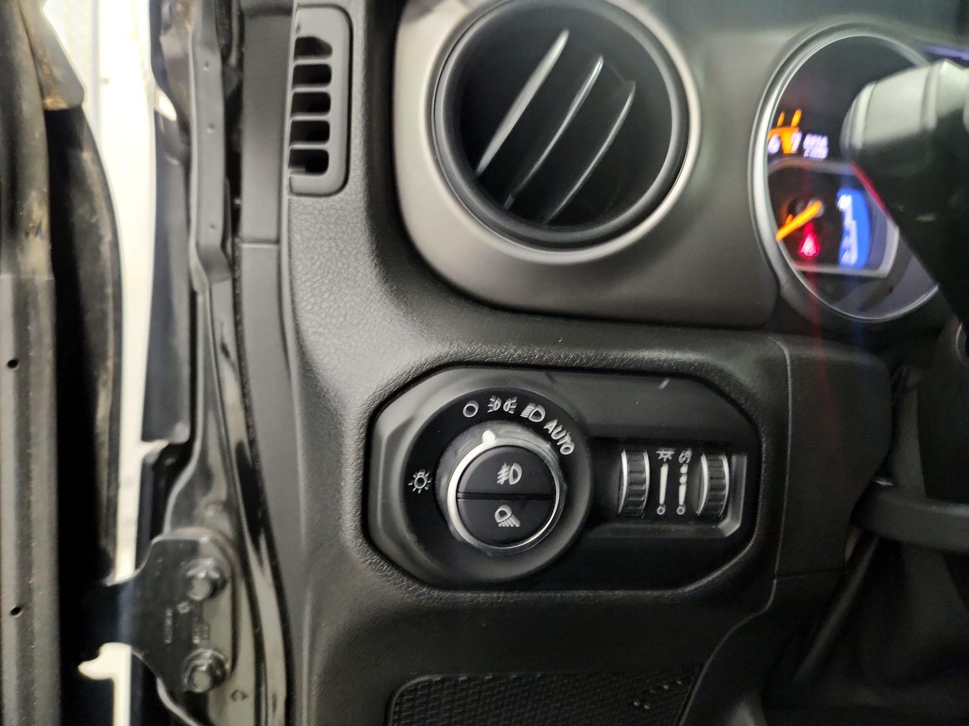 Thumbnail: 2020 Jeep Gladiator - 13