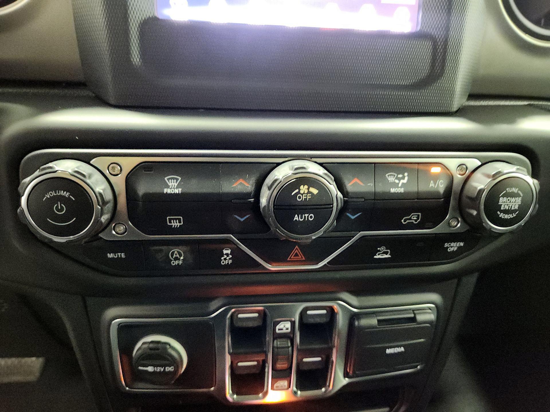 Thumbnail: 2020 Jeep Gladiator - 16