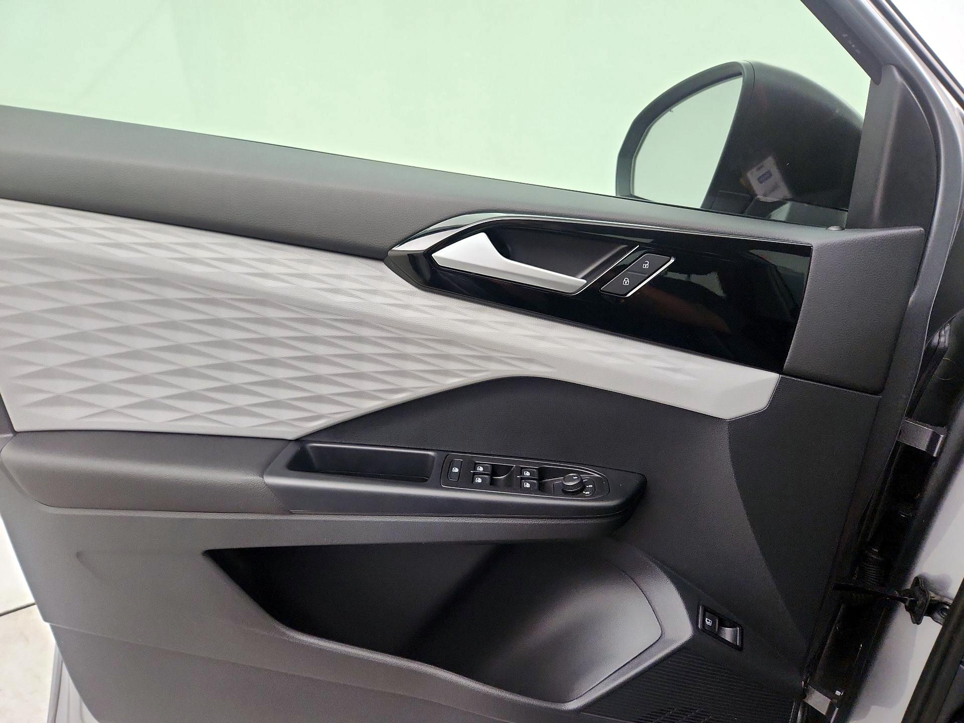 Thumbnail: 2023 Volkswagen Taos - 10