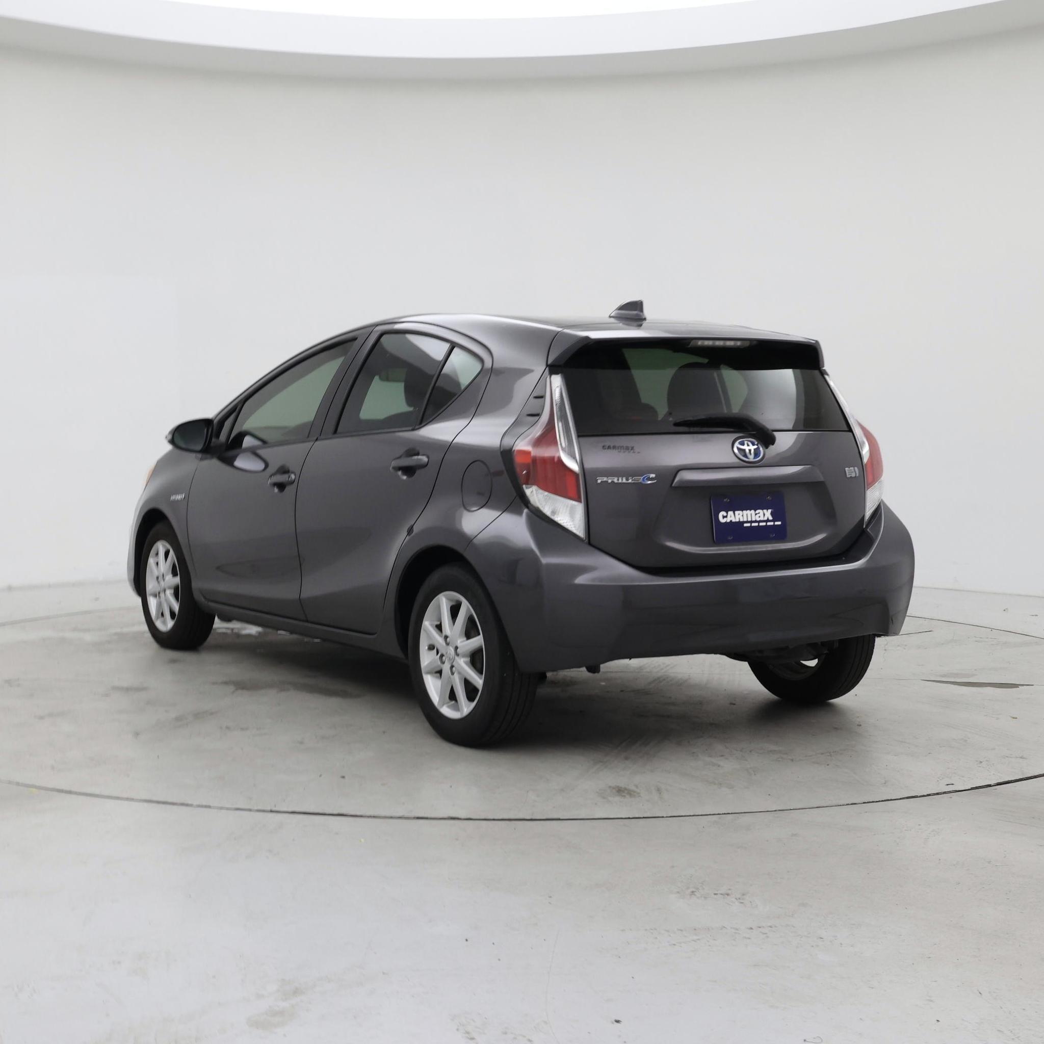 Thumbnail: 2016 Toyota Prius c - 2
