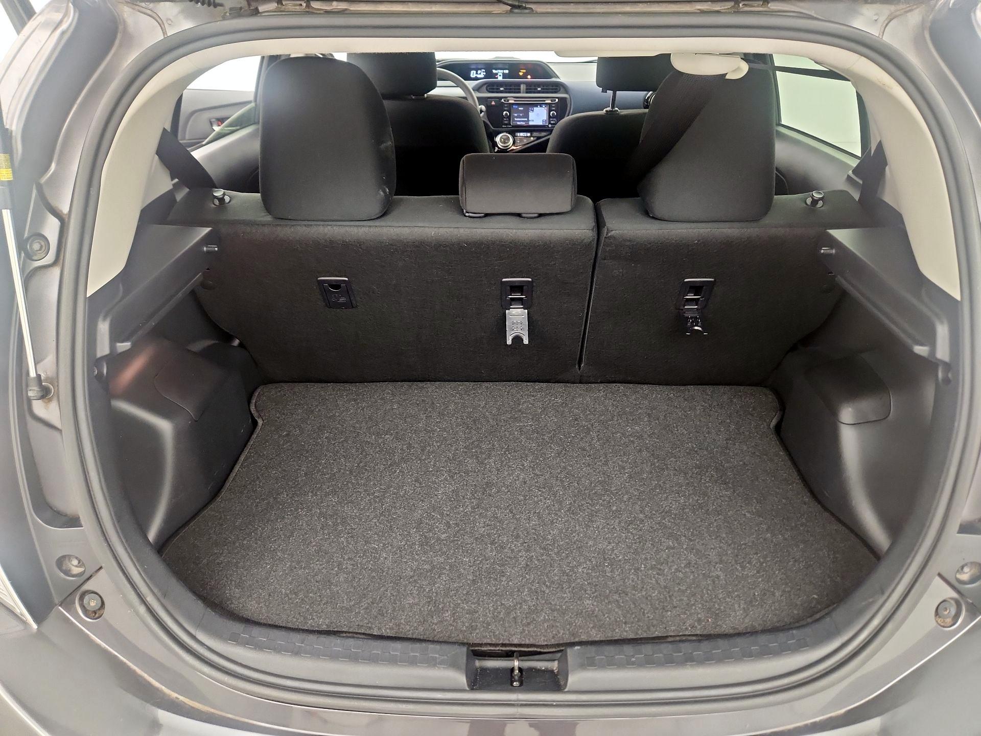 Thumbnail: 2016 Toyota Prius c - 19