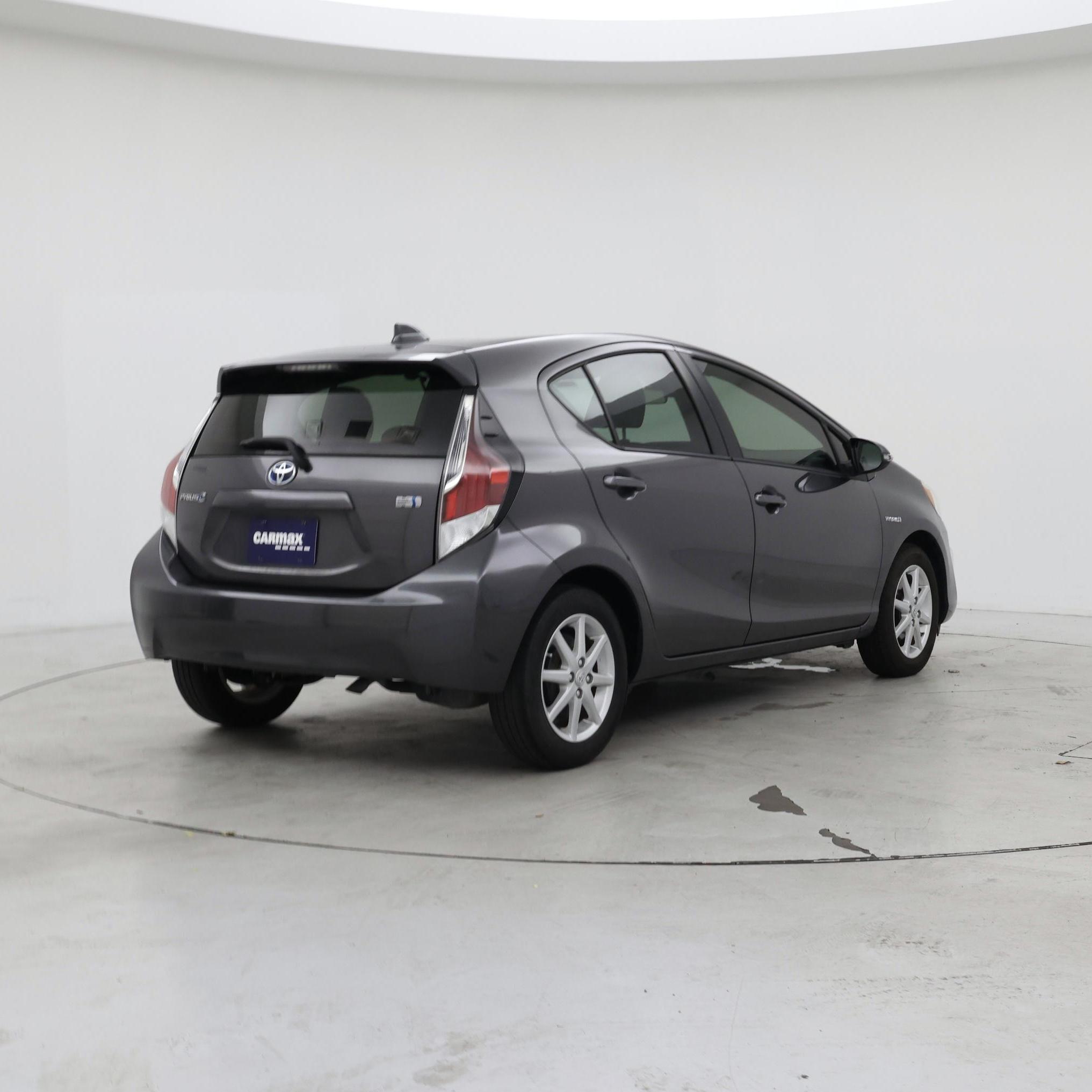 Thumbnail: 2016 Toyota Prius c - 8