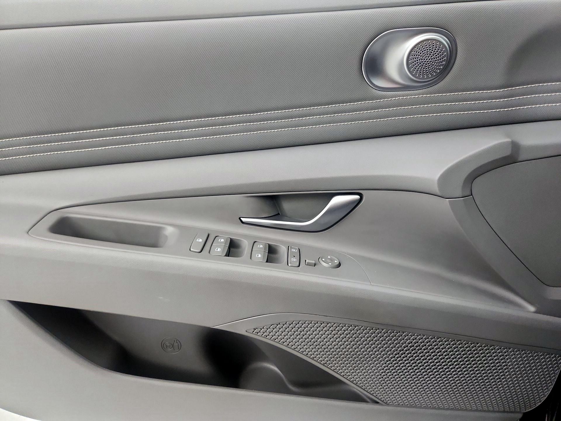Thumbnail: 2022 Hyundai Elantra - 12