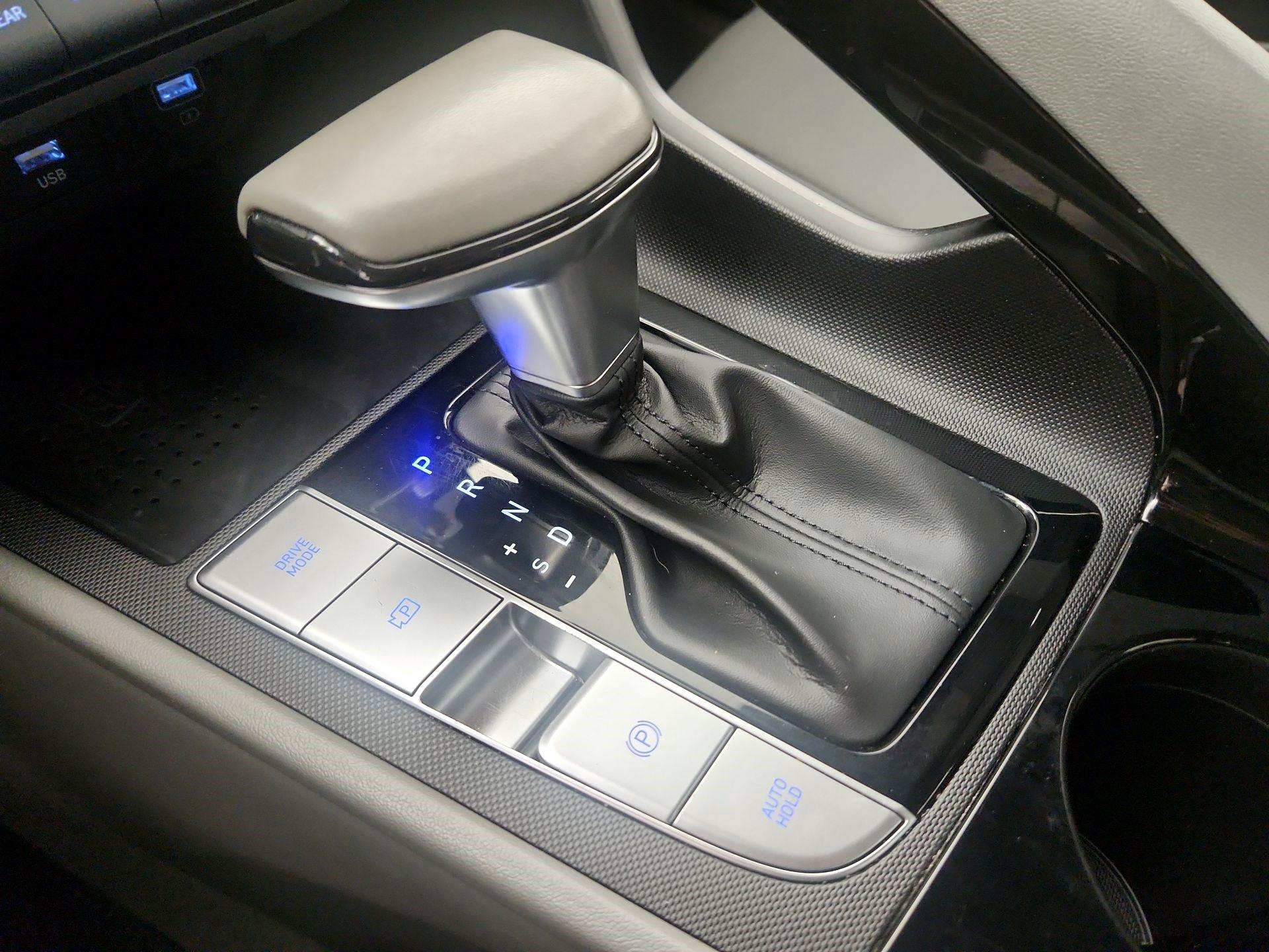 Thumbnail: 2022 Hyundai Elantra - 17