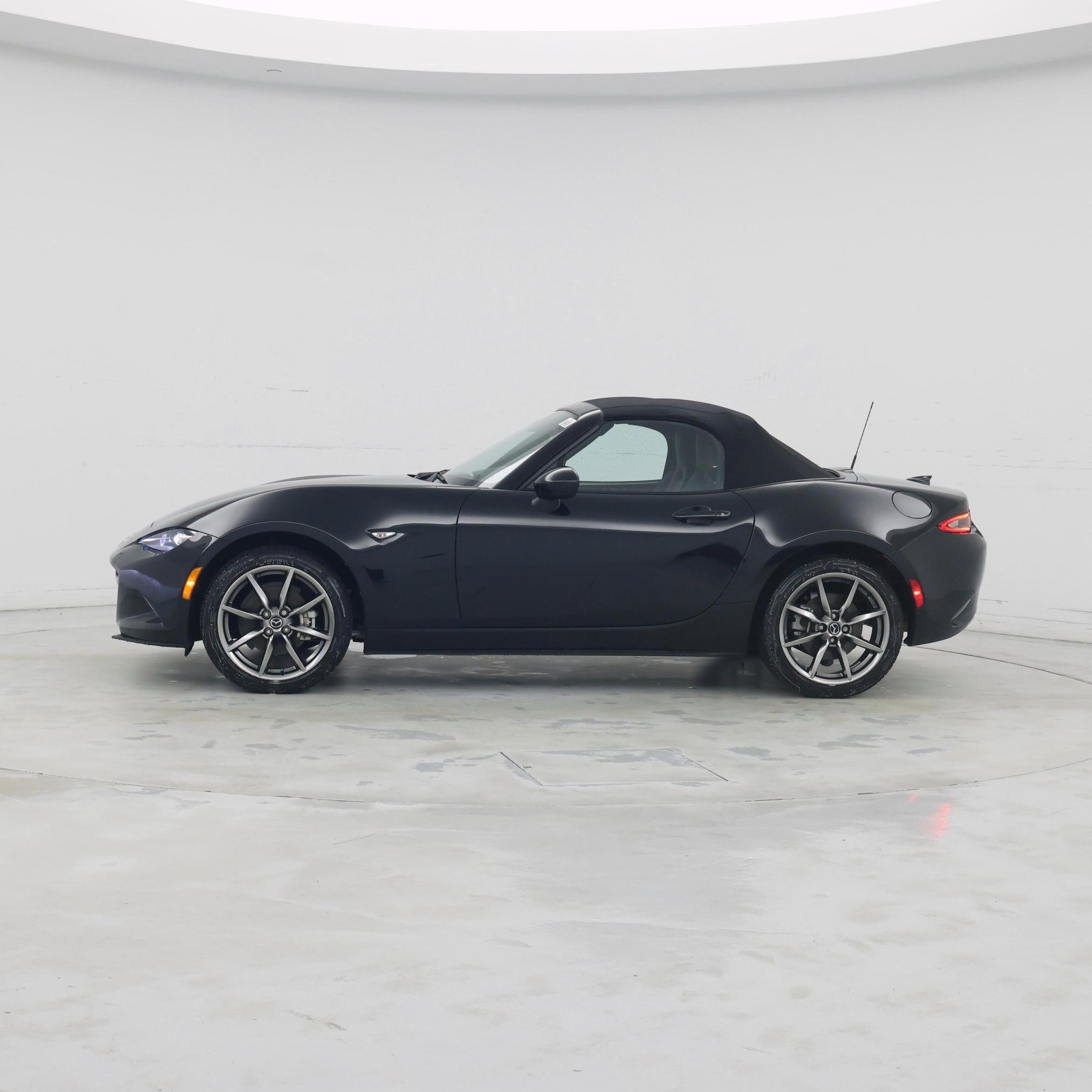 Thumbnail: 2023 Mazda MX-5 Miata - 3