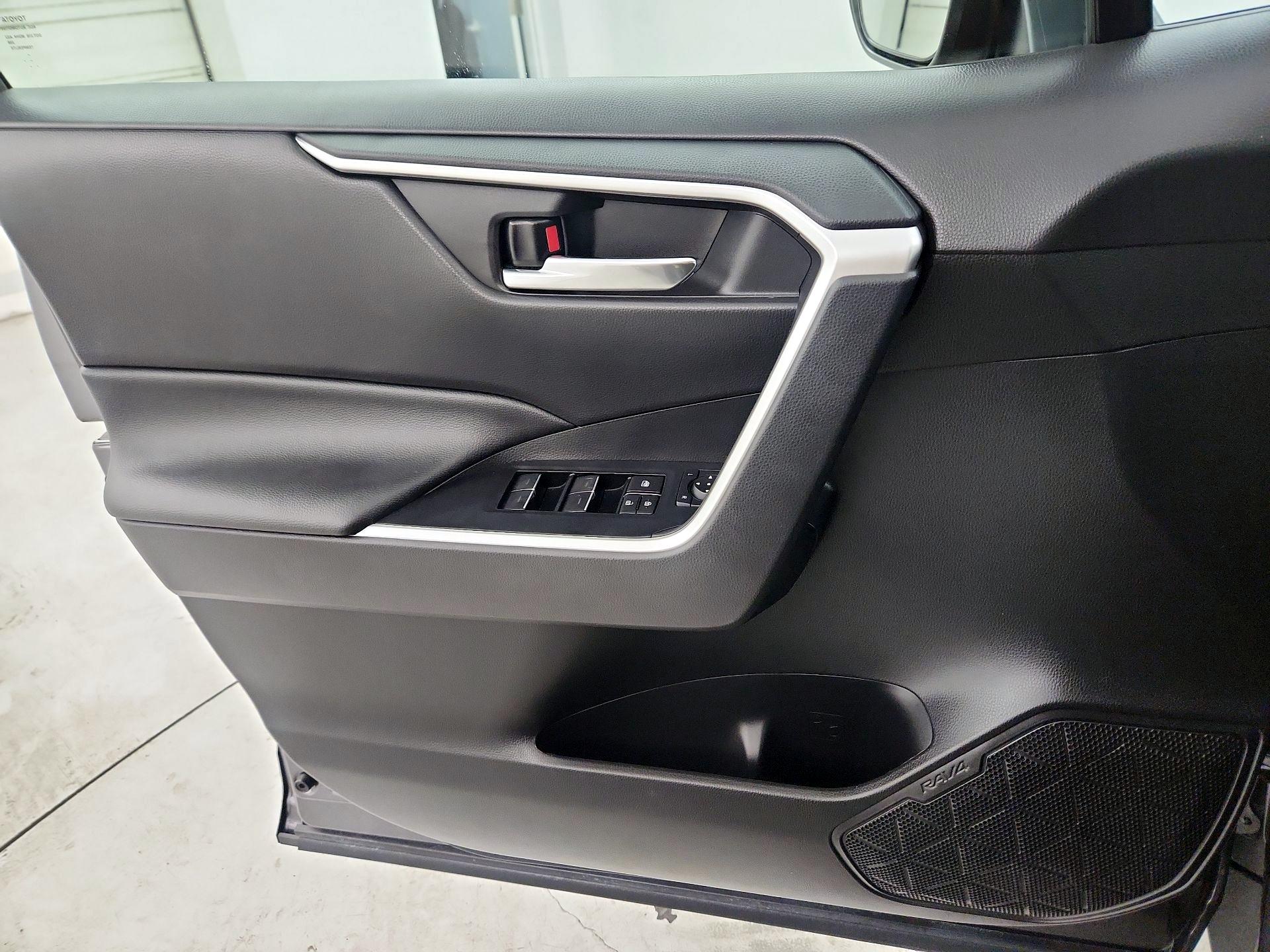 Thumbnail: 2022 Toyota RAV4 - 10