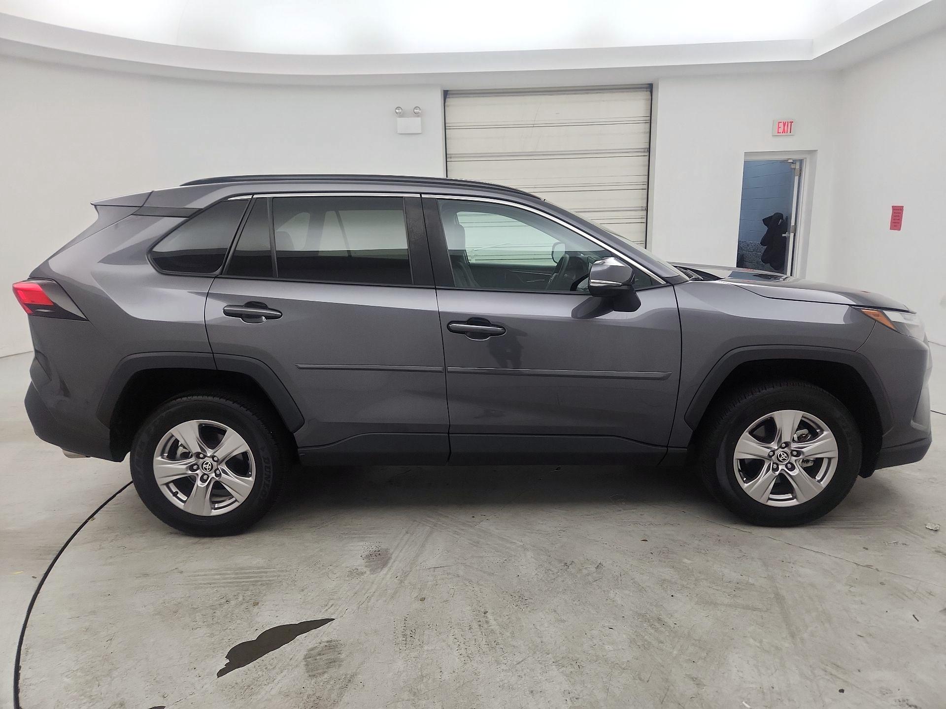 Thumbnail: 2022 Toyota RAV4 - 4