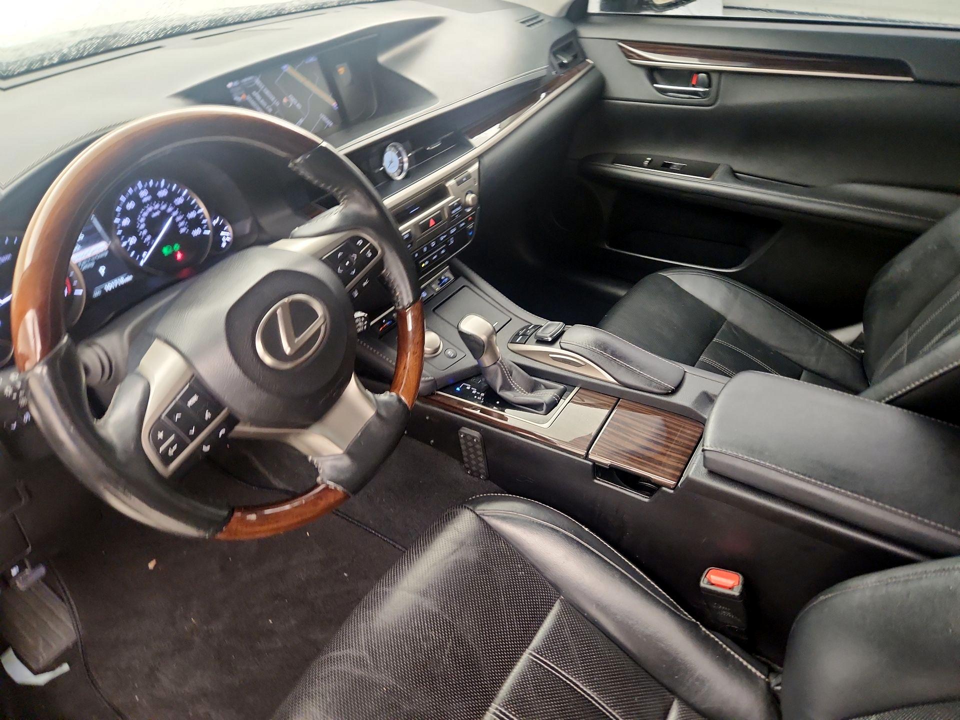 Thumbnail: 2016 Lexus ES - 11