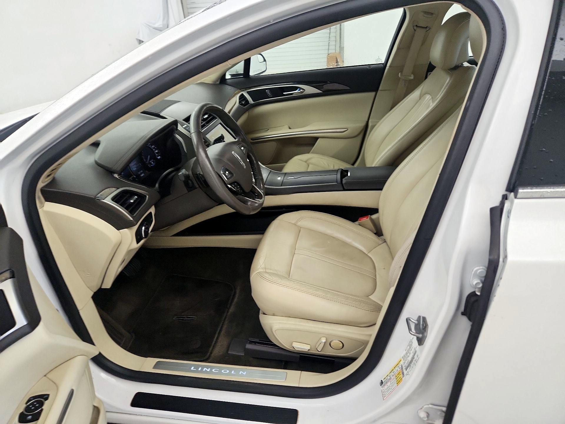 Thumbnail: 2014 Lincoln MKZ - 9