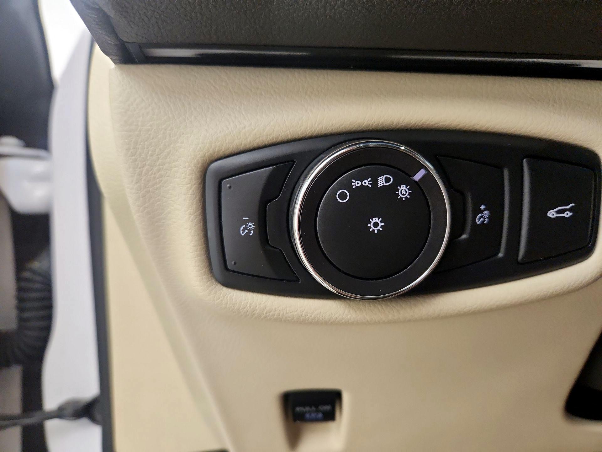 Thumbnail: 2014 Lincoln MKZ - 11