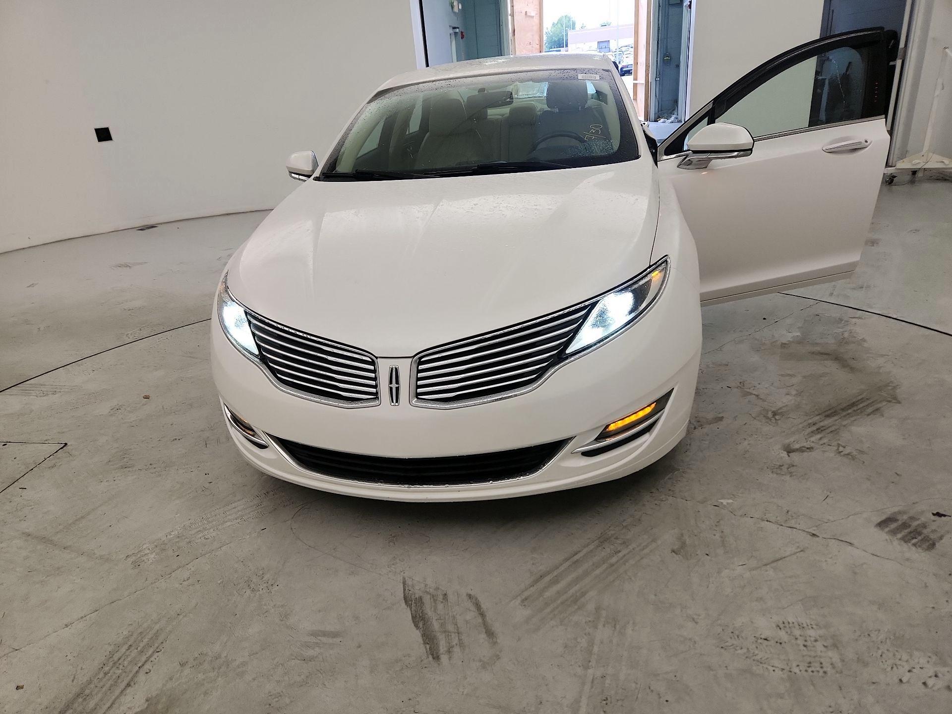 Thumbnail: 2014 Lincoln MKZ - 17