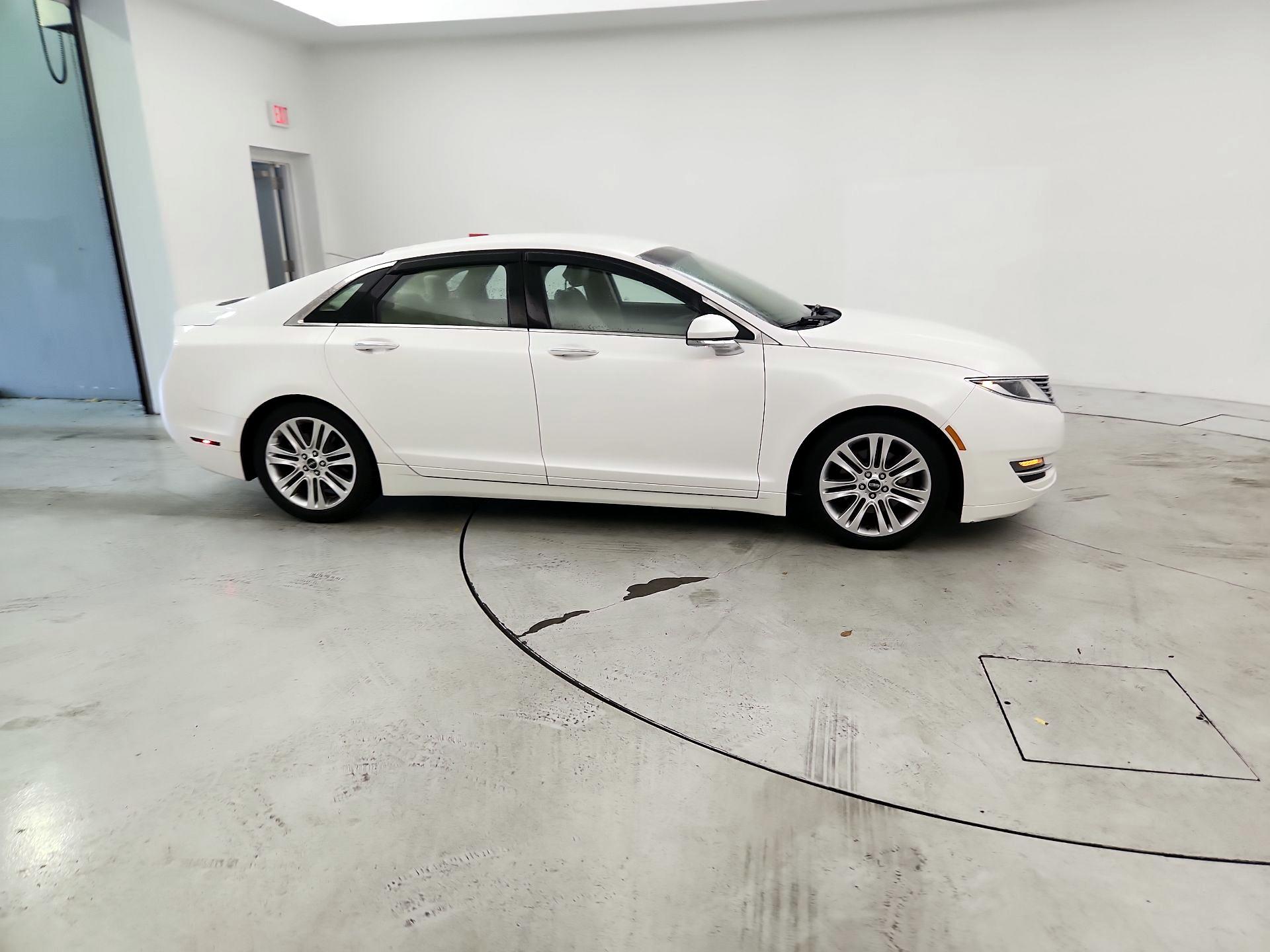 Thumbnail: 2014 Lincoln MKZ - 4