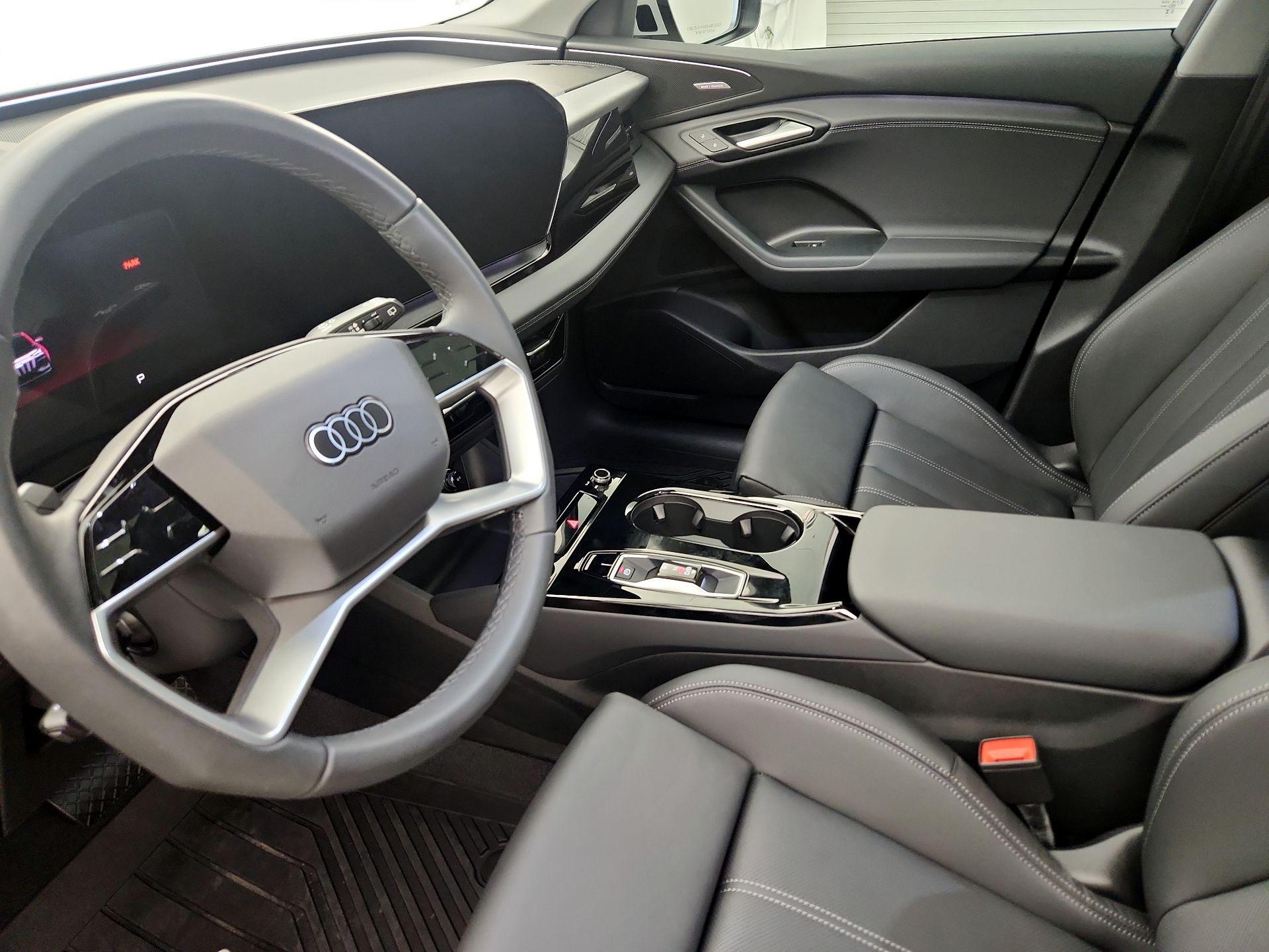 Thumbnail: 2025 Audi Q6 e-tron - 11