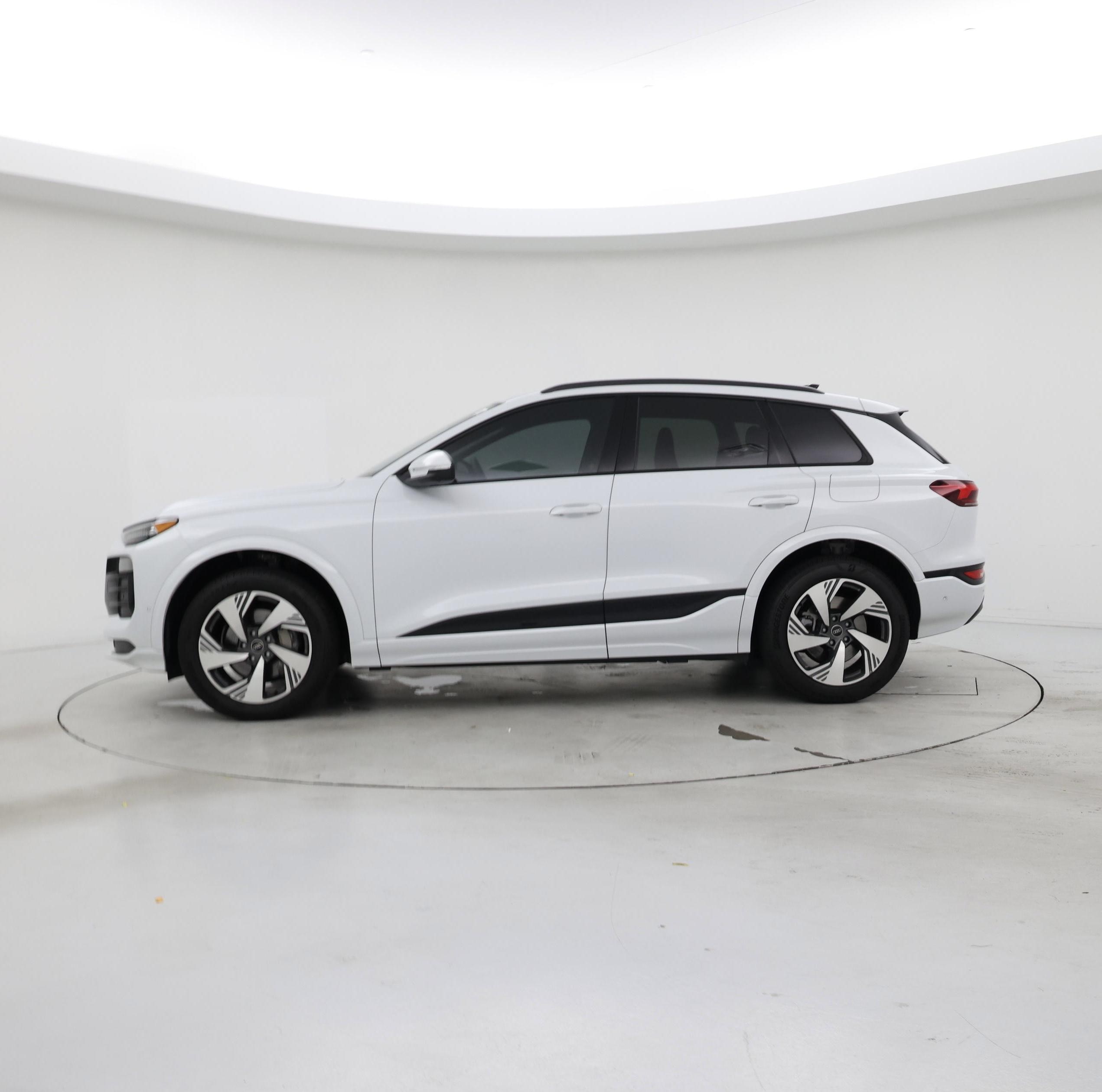 Thumbnail: 2025 Audi Q6 e-tron - 3