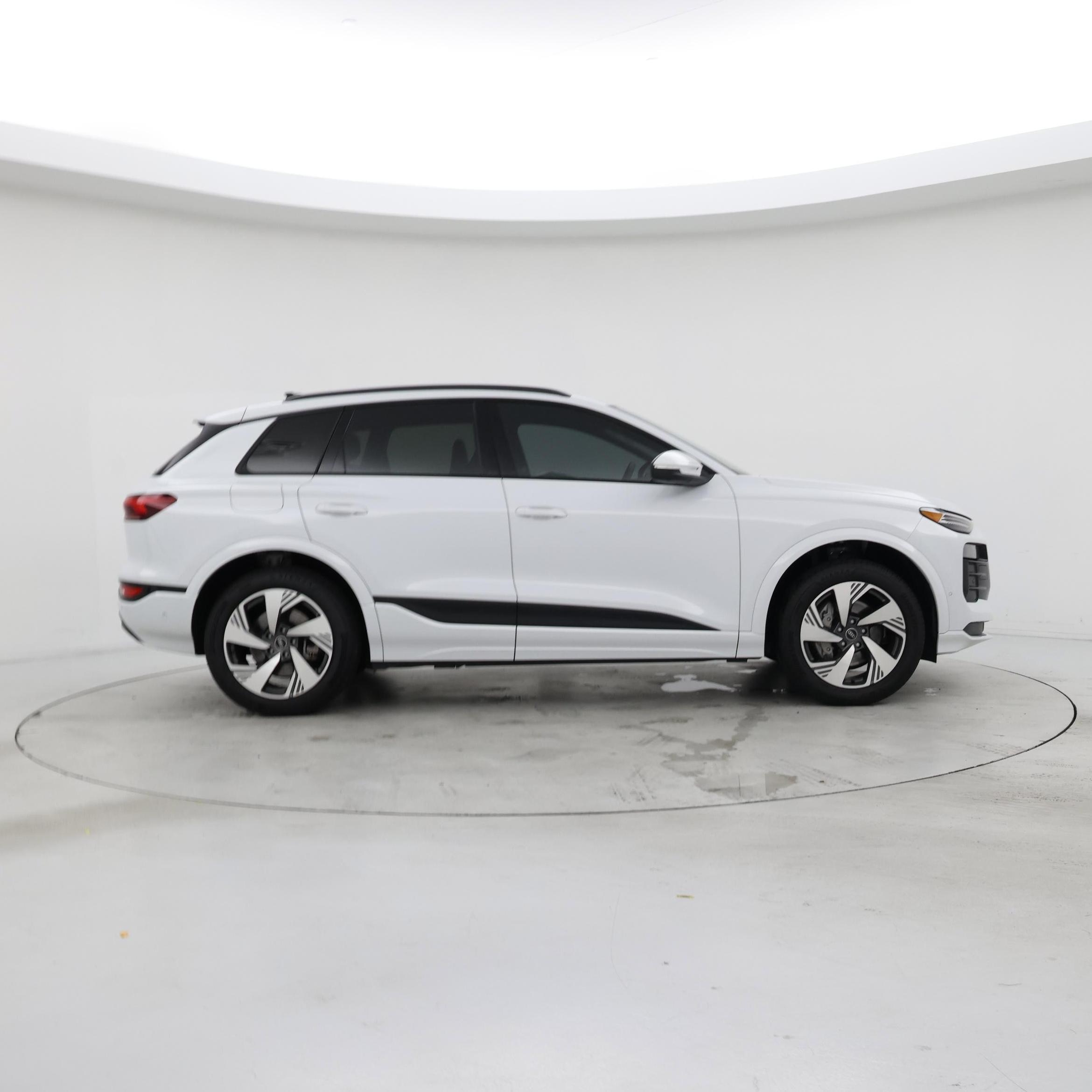 Thumbnail: 2025 Audi Q6 e-tron - 7
