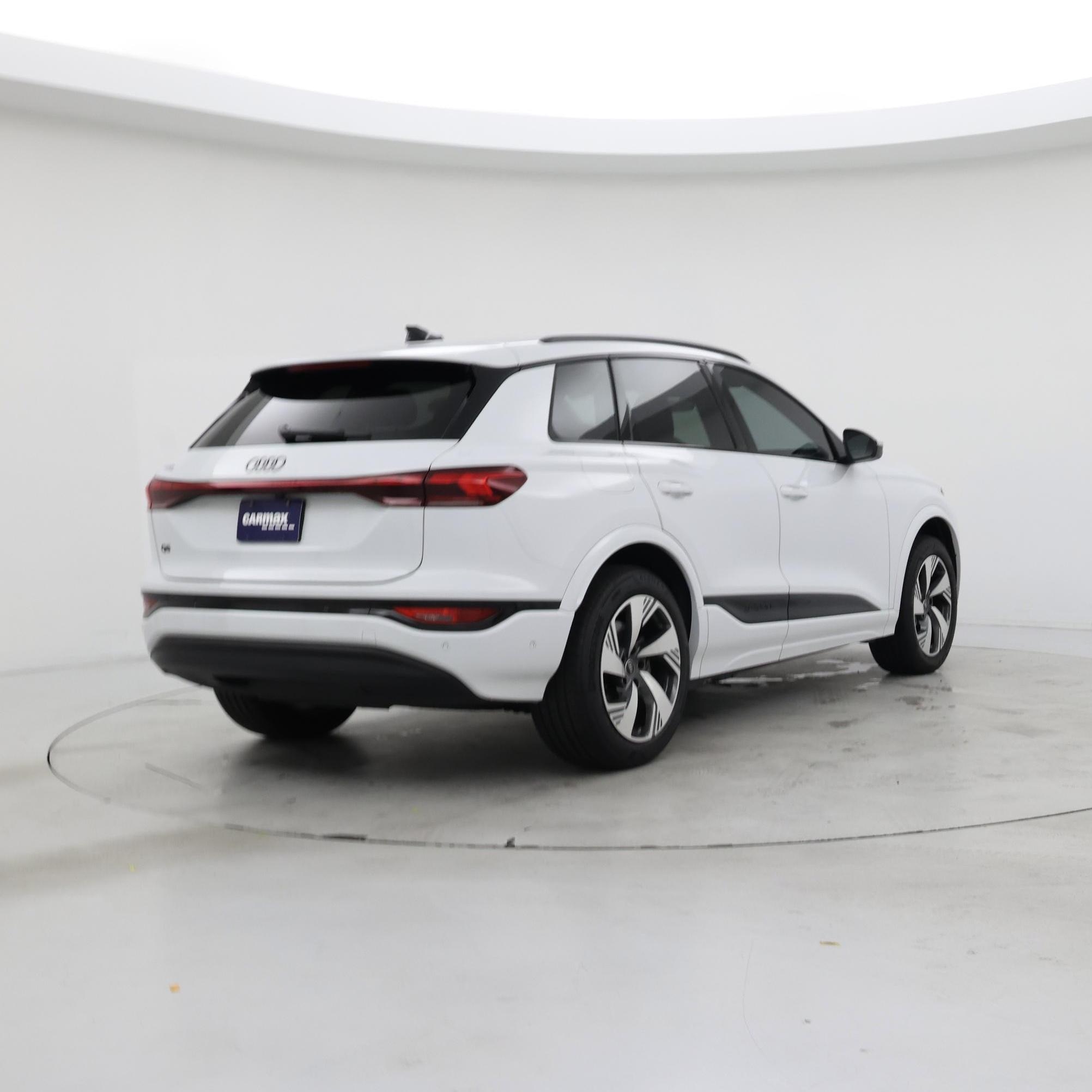 Thumbnail: 2025 Audi Q6 e-tron - 8