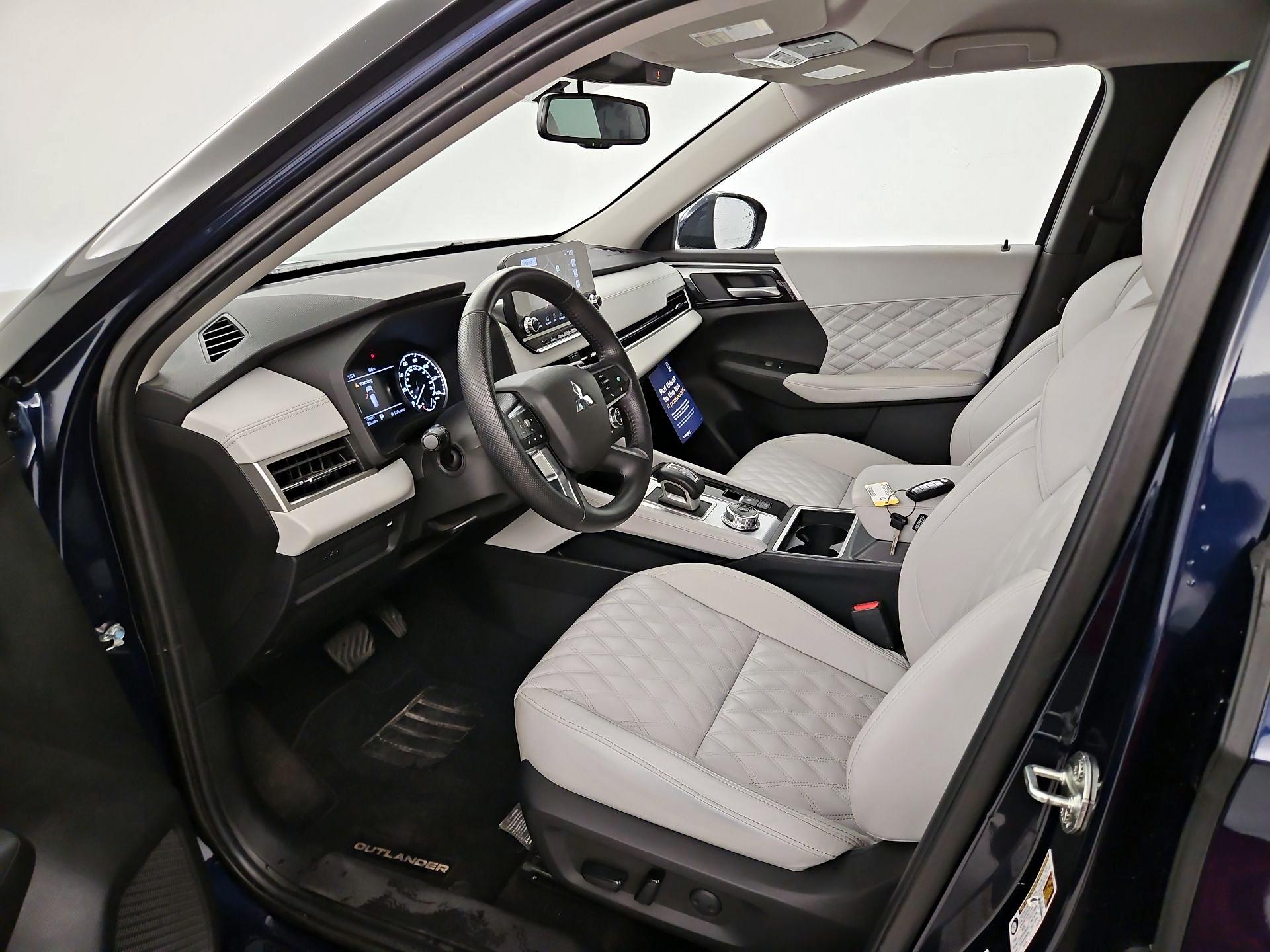 Thumbnail: 2022 Mitsubishi Outlander - 11