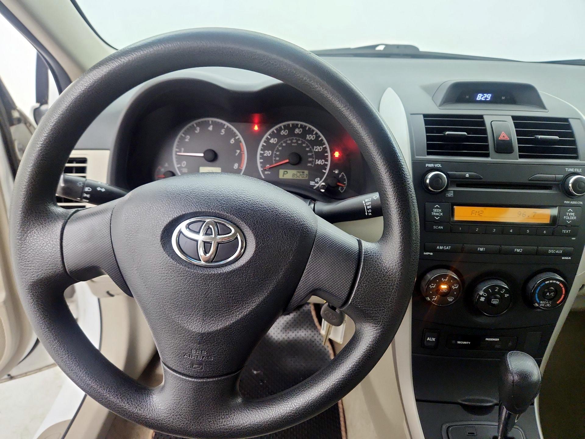 Thumbnail: 2013 Toyota Corolla - 9