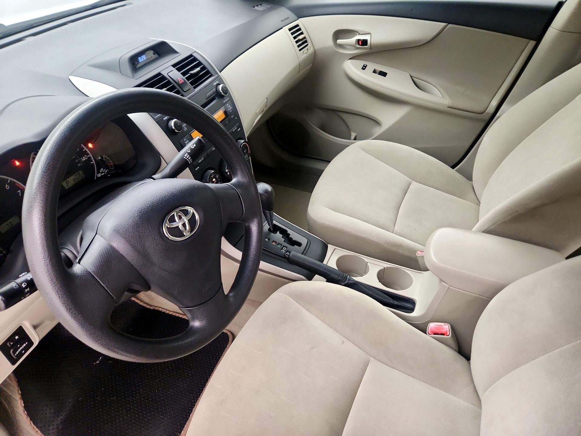 Thumbnail: 2013 Toyota Corolla - 11