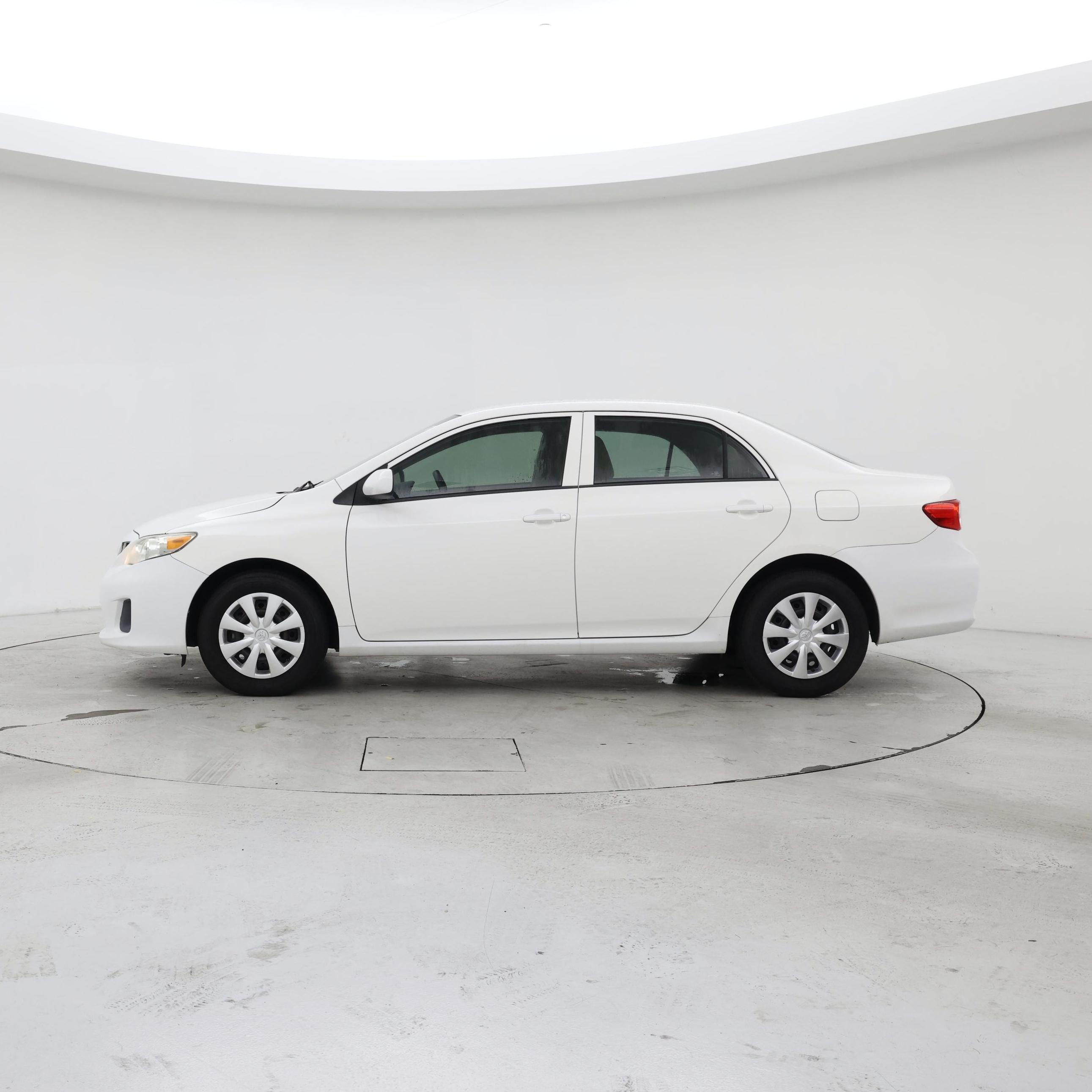 Thumbnail: 2013 Toyota Corolla - 3