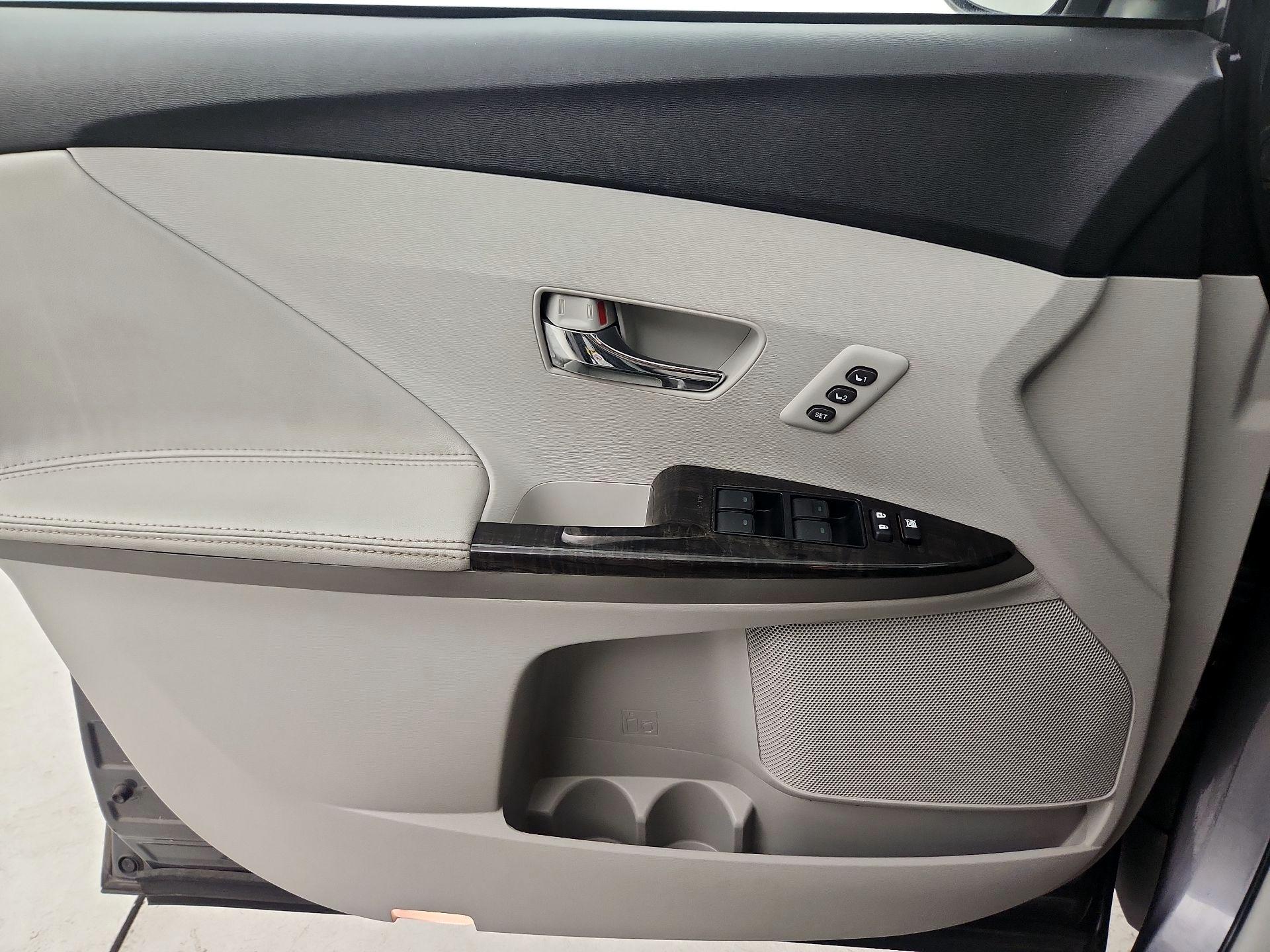 Thumbnail: 2014 Toyota Venza - 10